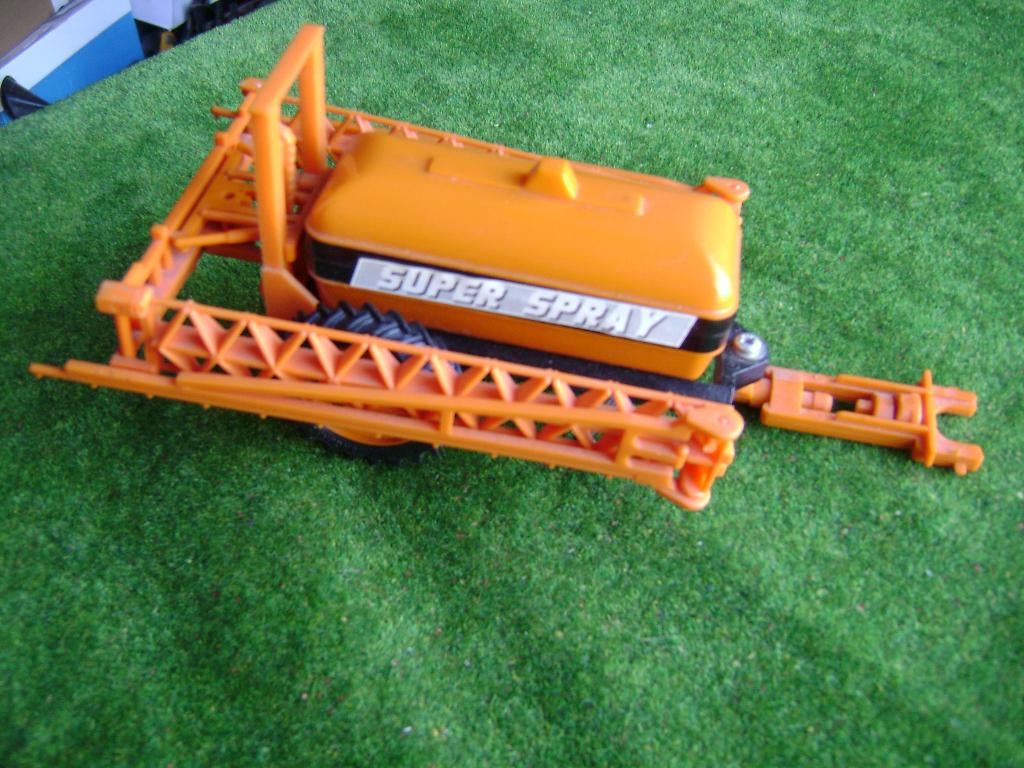 "Superspray" getrokken veldspuit van Britains nr. 9537, Ophalen of Verzenden, Zo goed als nieuw, Tractor of Landbouw, Britains