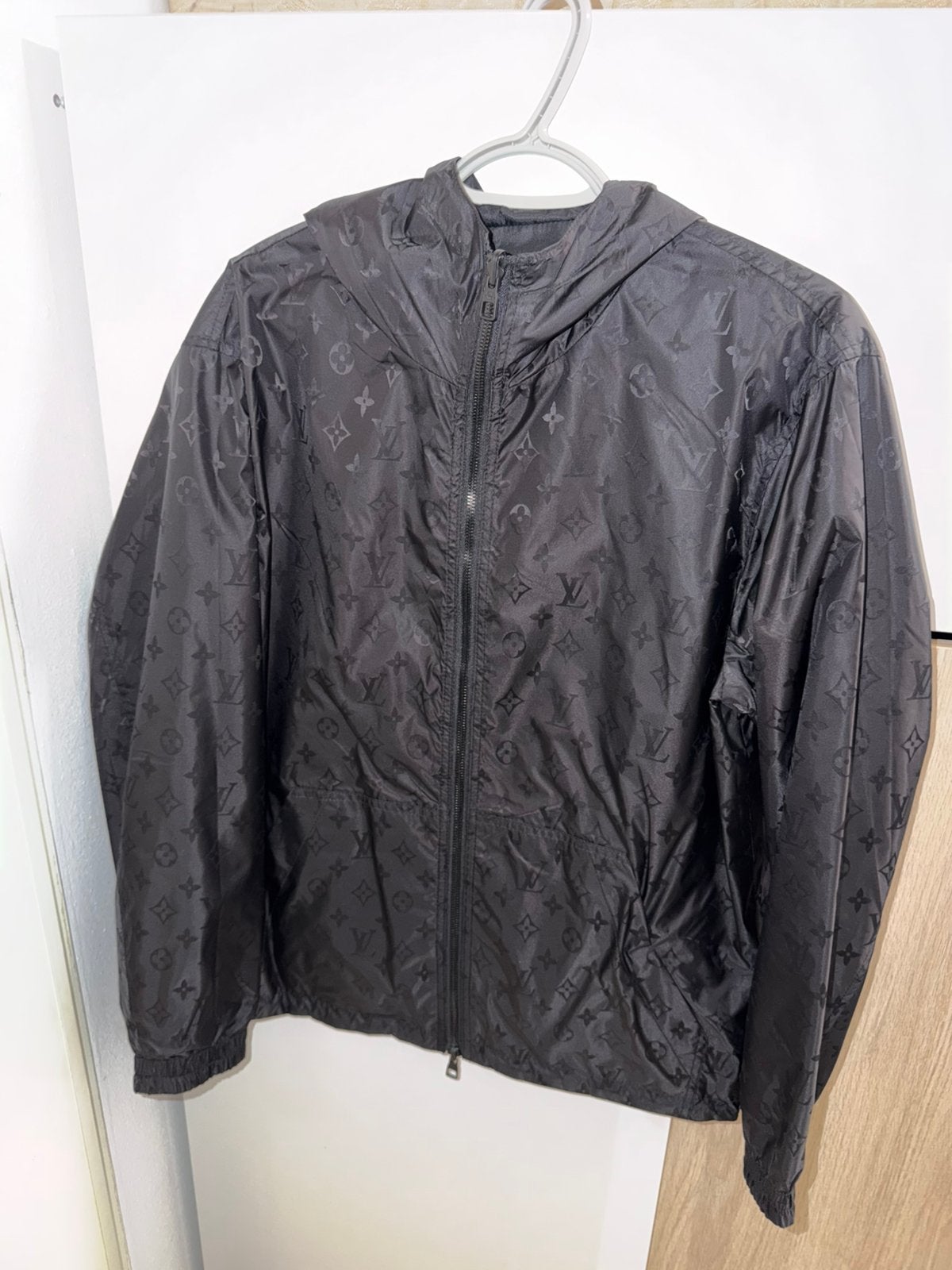 Lou*s Vui**on dubbelzijdige LV monogram zomerjas maat M, Ophalen of Verzenden, Nieuw, Maat 48/50 (M), Zwart