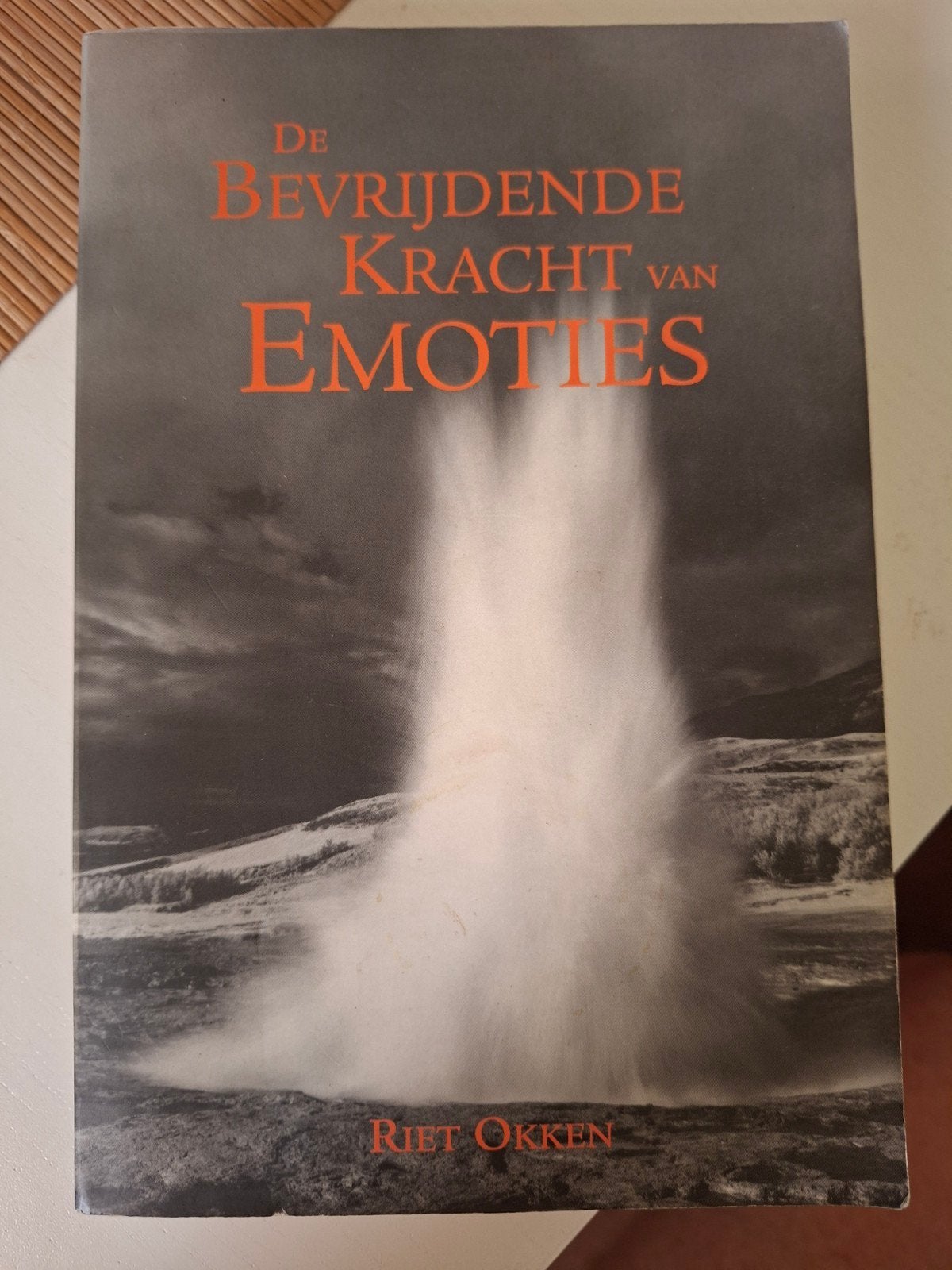 R. Okken - De bevrijdende kracht van emoties, Ophalen of Verzenden, Zo goed als nieuw, R. Okken