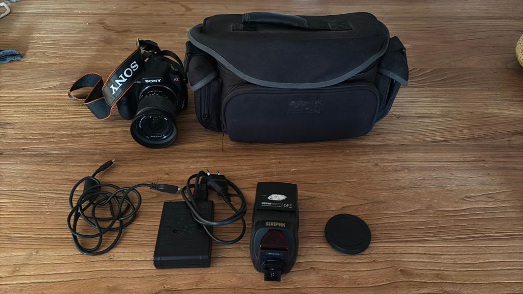 Sony Alpha a200 Spiegelreflexcamera met flitser, Audio, Tv en Foto, Fotocamera's Digitaal, Gebruikt, Spiegelreflex, Ophalen of Verzenden