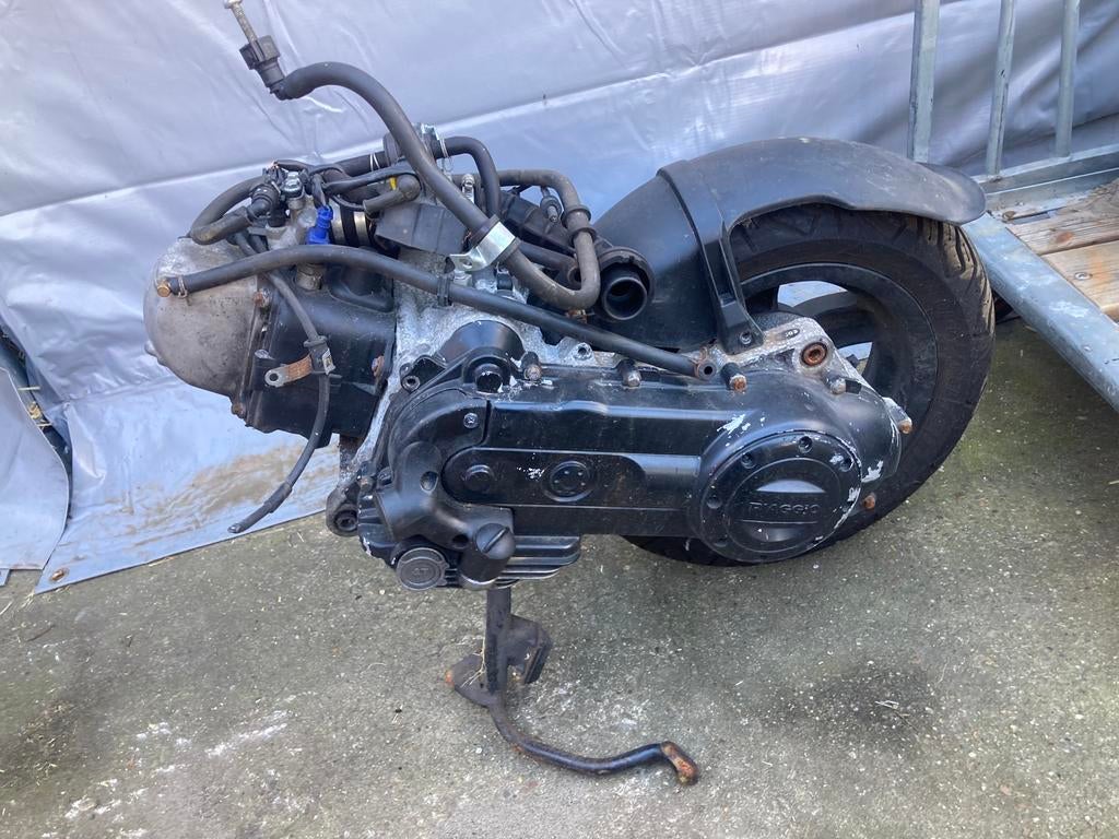 Vespa zip blok en voor vork nieuwe banden uitlaat kabelboom, Ophalen of Verzenden