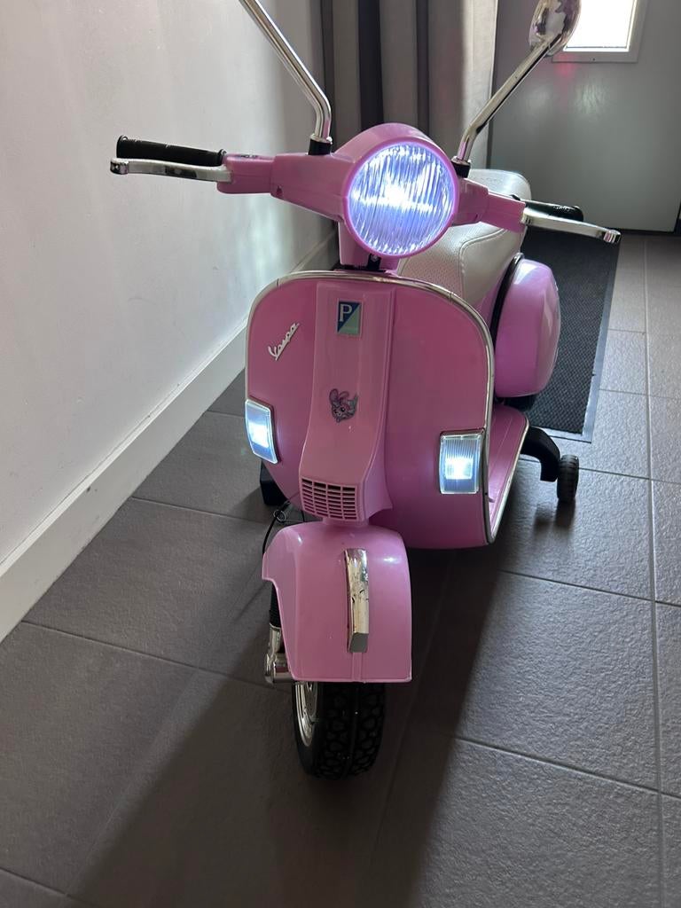 Vespa kinderscooter elektrisch, Ophalen, Zo goed als nieuw
