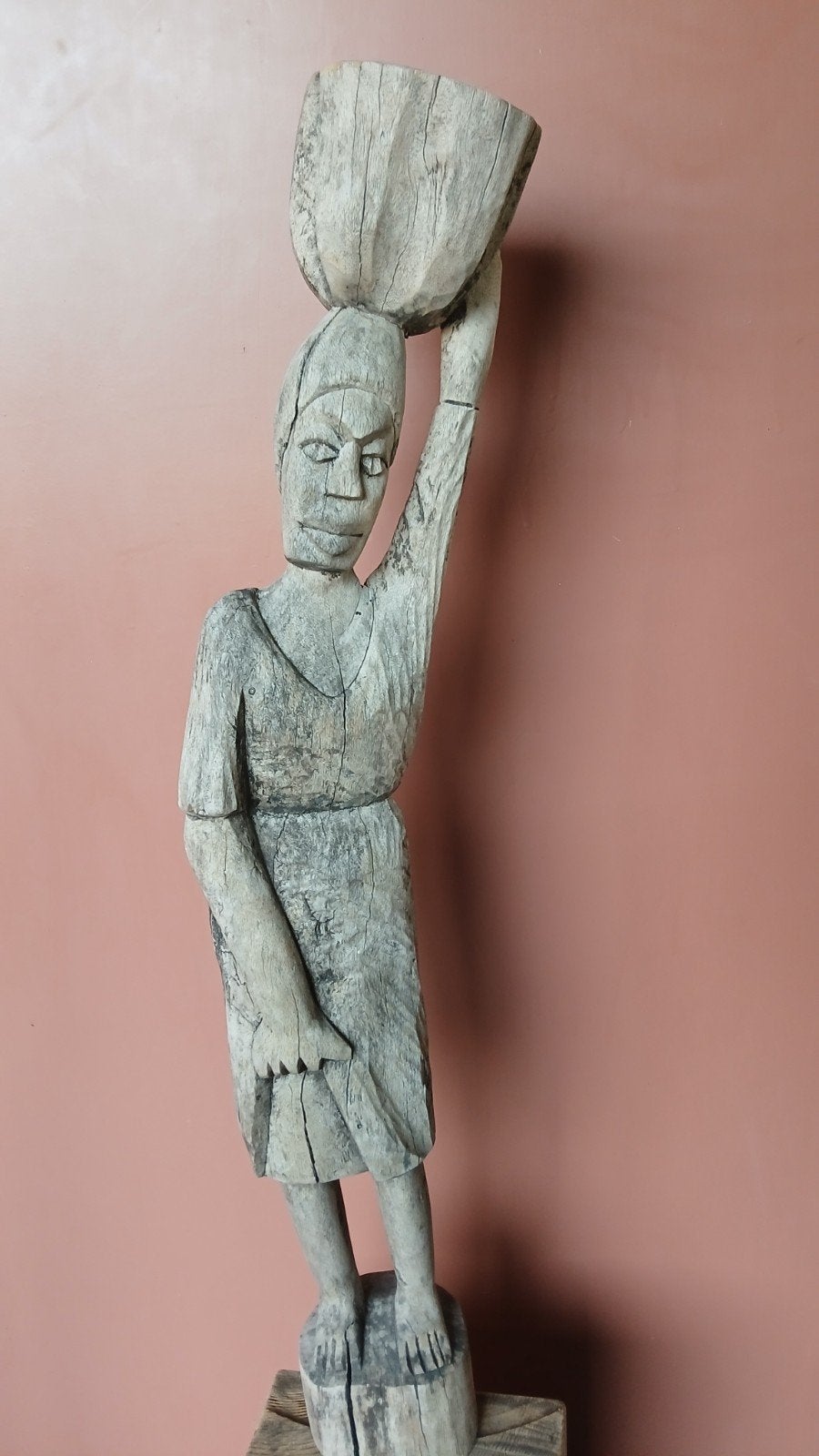 Vintage Afrikaans Houten Beeld Vrouw met Kom, Antiek en Kunst, Kunst | Beelden en Houtsnijwerken, Handgemaakt, Beeld, Hout, Bruin