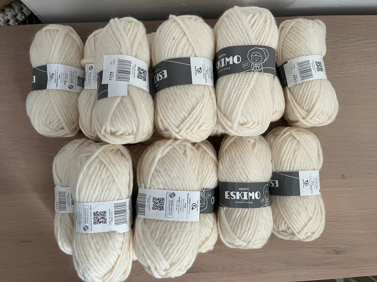 16 bollen Drops Eskimo wol - 100% wol, Hobby en Vrije tijd, Ophalen of Verzenden, Zo goed als nieuw, Breien of Haken, Wol of Garen