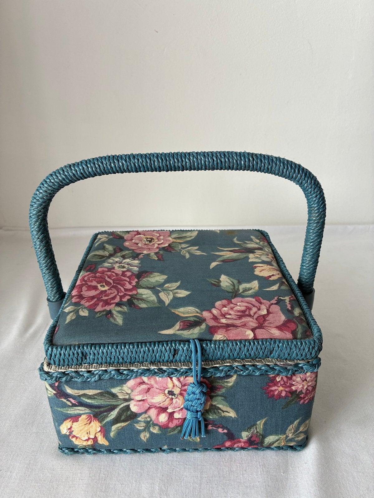 Vintage Naaidoosje met Bloemenprint en Handvat, Ophalen of Verzenden, Gebruikt, Overige typen