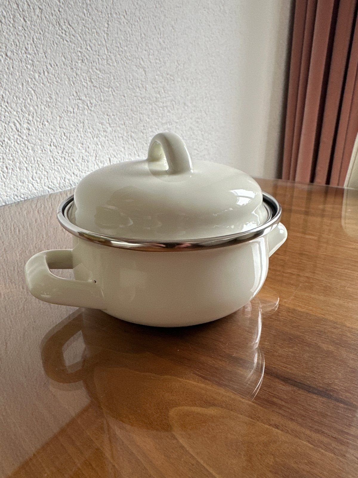 Crèmekleurige emaille kookpan met deksel - 14 cm, Huis en Inrichting, Keuken | Potten en Pannen, Ophalen, Gebruikt, Met deksel