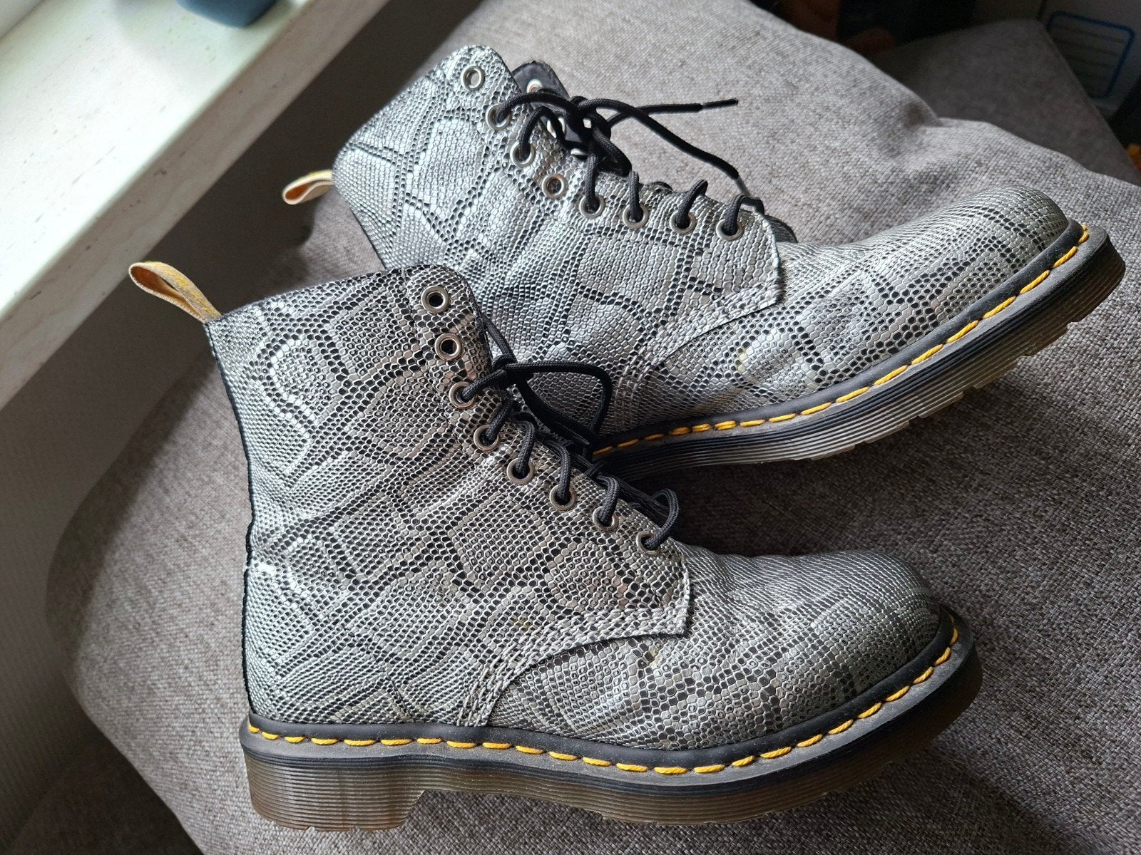 Dr. Martens V PASCAL MET Vegan Slangenprint Laarzen, Lage of Enkellaarzen, Ophalen of Verzenden, Grijs, Dr. Martens