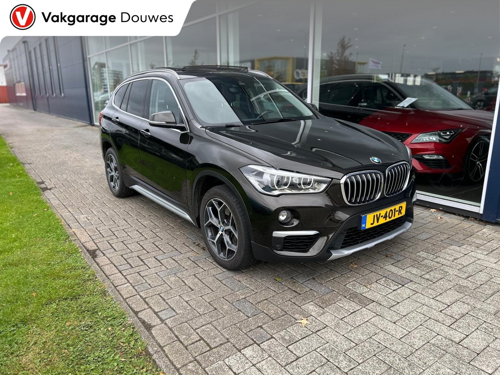 BMW X1 sDrive20i Centennial High Executive PANO|TREKHAAK|LED, 1998 cc, Euro 6, Bruin, SUV of Terreinwagen