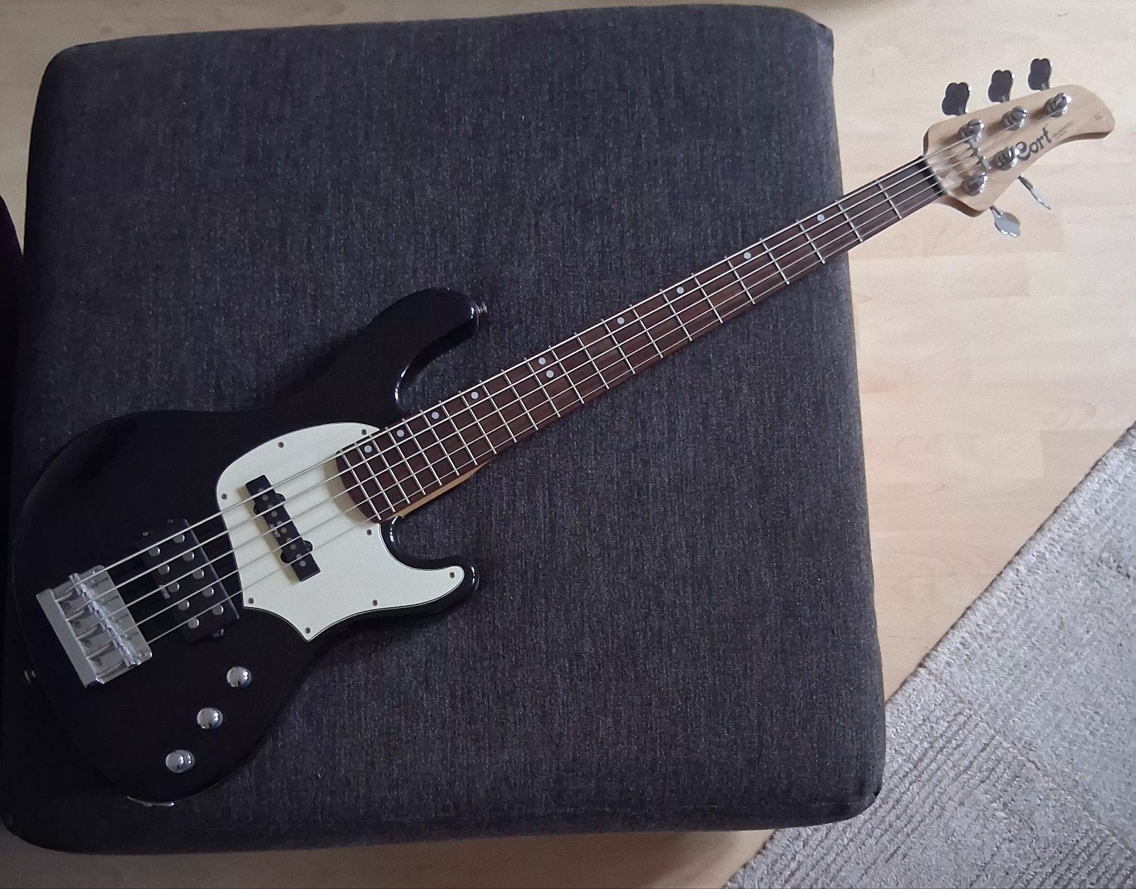 Cort GB35A Basgitaar - Zwart, 5-snarig, Ophalen, Zo goed als nieuw, Elektrisch, 5-snarig