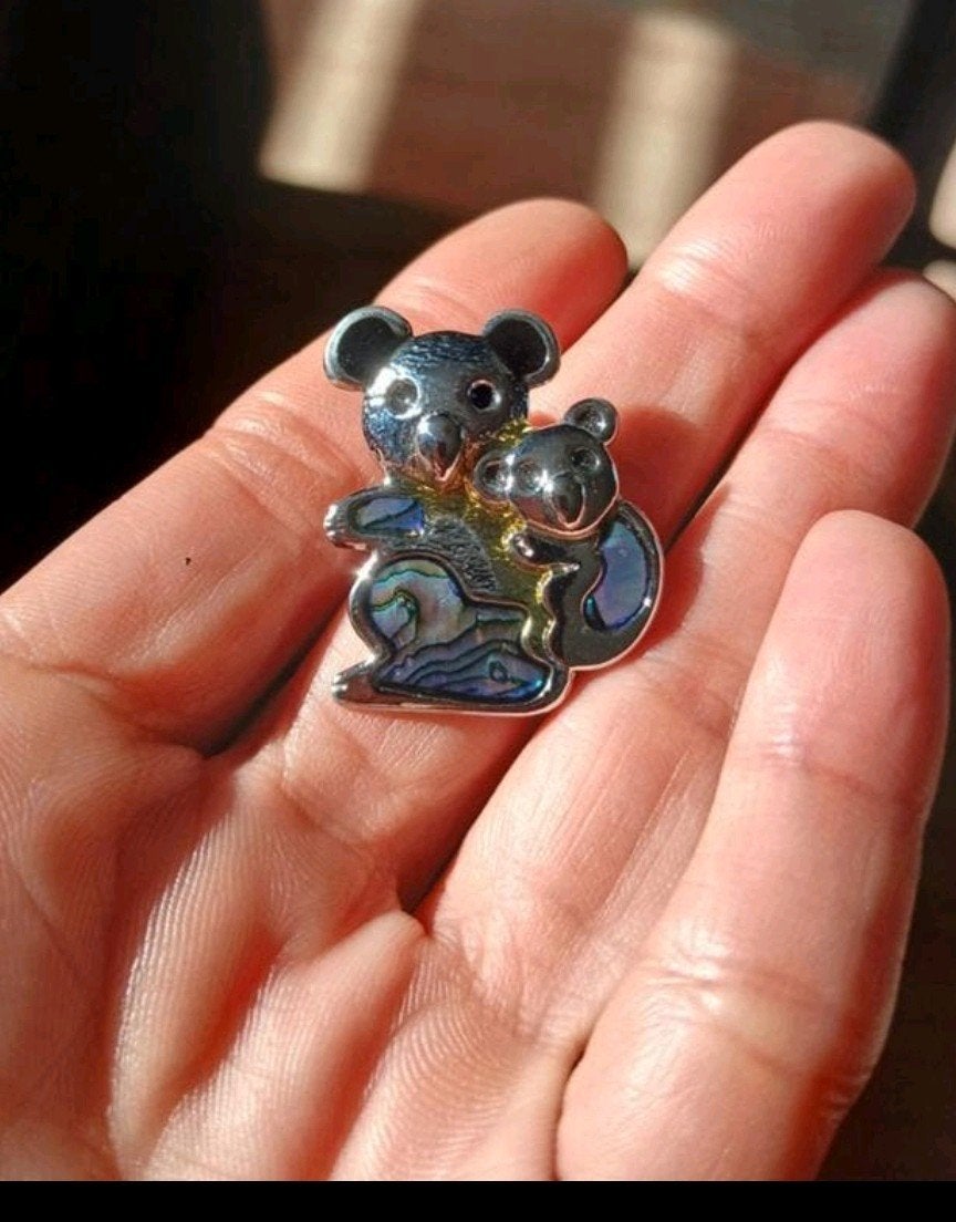 Vintage broche Koala's abalone, Ophalen of Verzenden, Zo goed als nieuw, Overige materialen