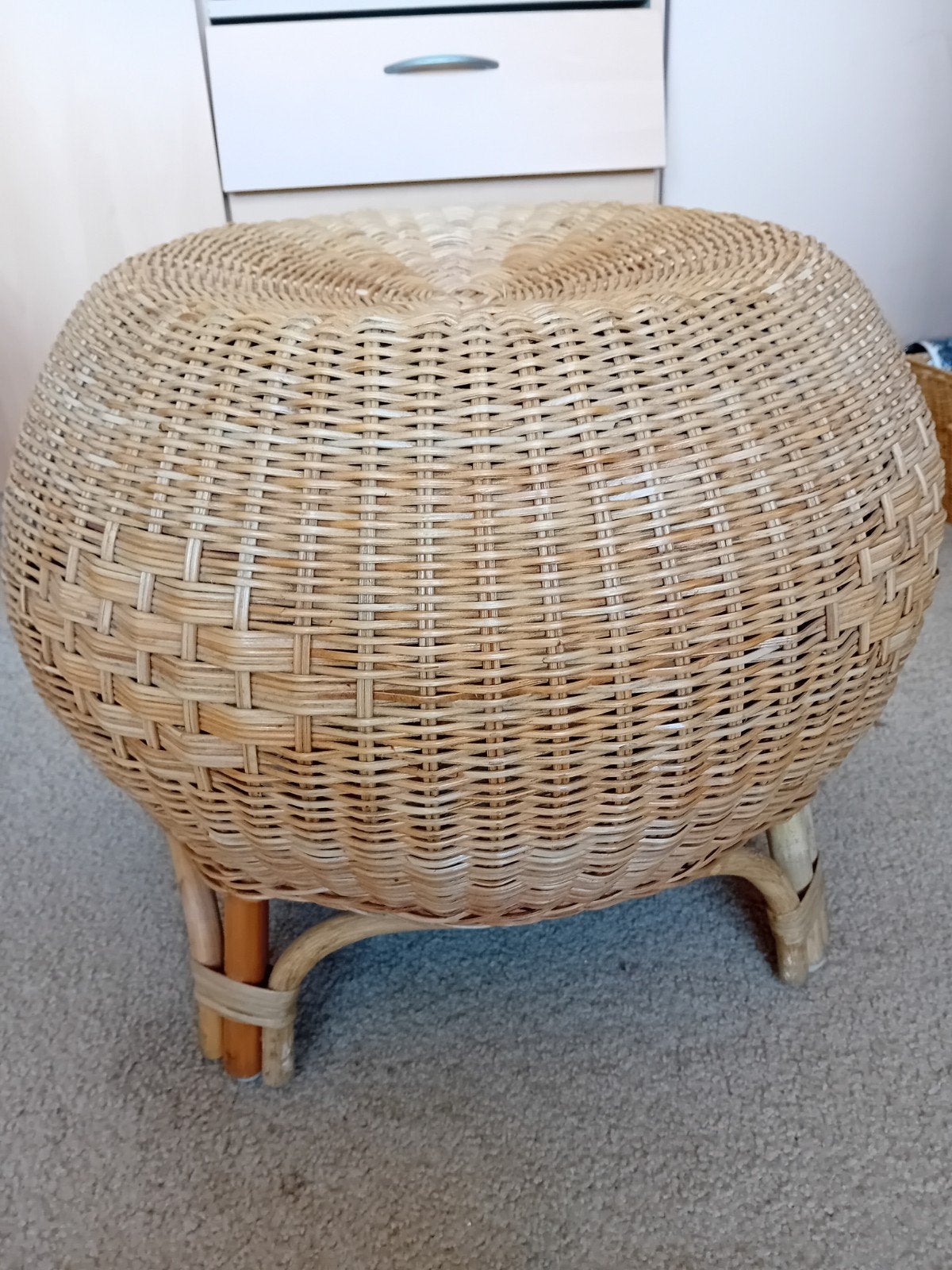 Leuke rotan poef, Ophalen, Rond, Minder dan 50 cm, Minder dan 50 cm