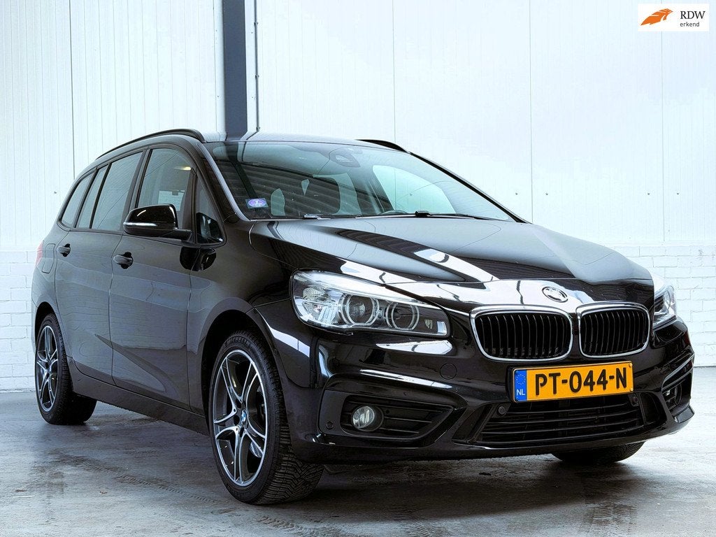 BMW 2-serie Gran Tourer 218i Centennial High Executive, Auto's, BMW, Gebruikt, Euro 6, 2-Serie Gran Tourer, Zwart