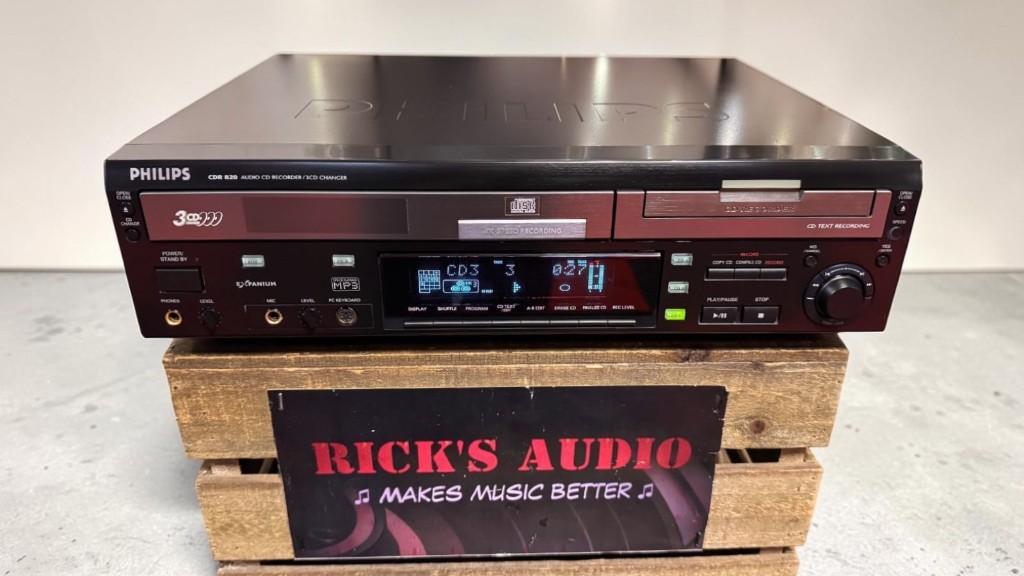 Philips CDR 820 – CD‑Recorder met geïntegreerde 3‑CD Changer, Audio, Tv en Foto, Cd-spelers, Philips, Ophalen of Verzenden, Designed & Developed by PHILIPS EUROPA