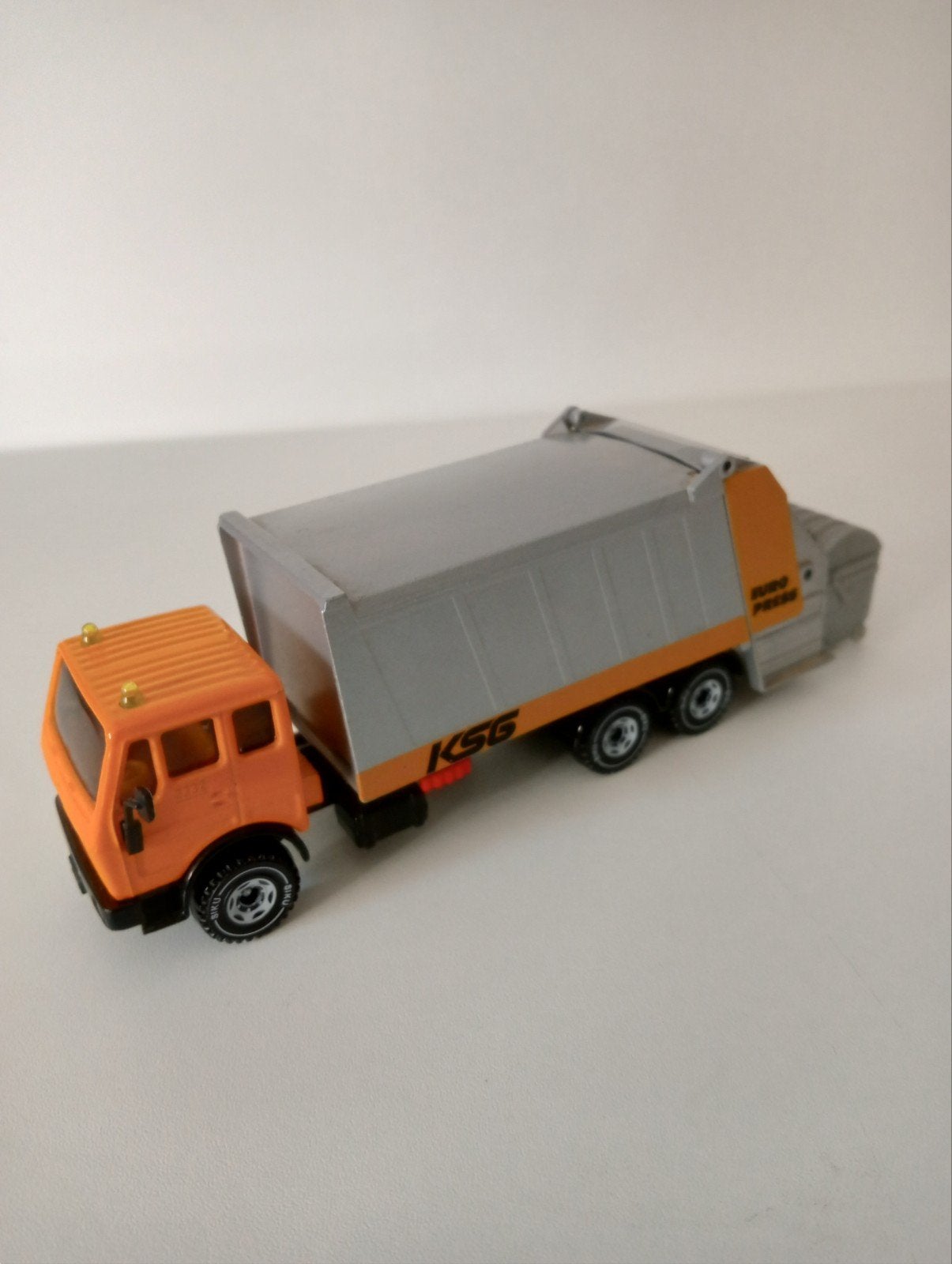 Siku Mercedes-Benz vuilniswagen met container compleet, Hobby en Vrije tijd, Ophalen of Verzenden, Nieuw, Bus of Vrachtwagen, SIKU