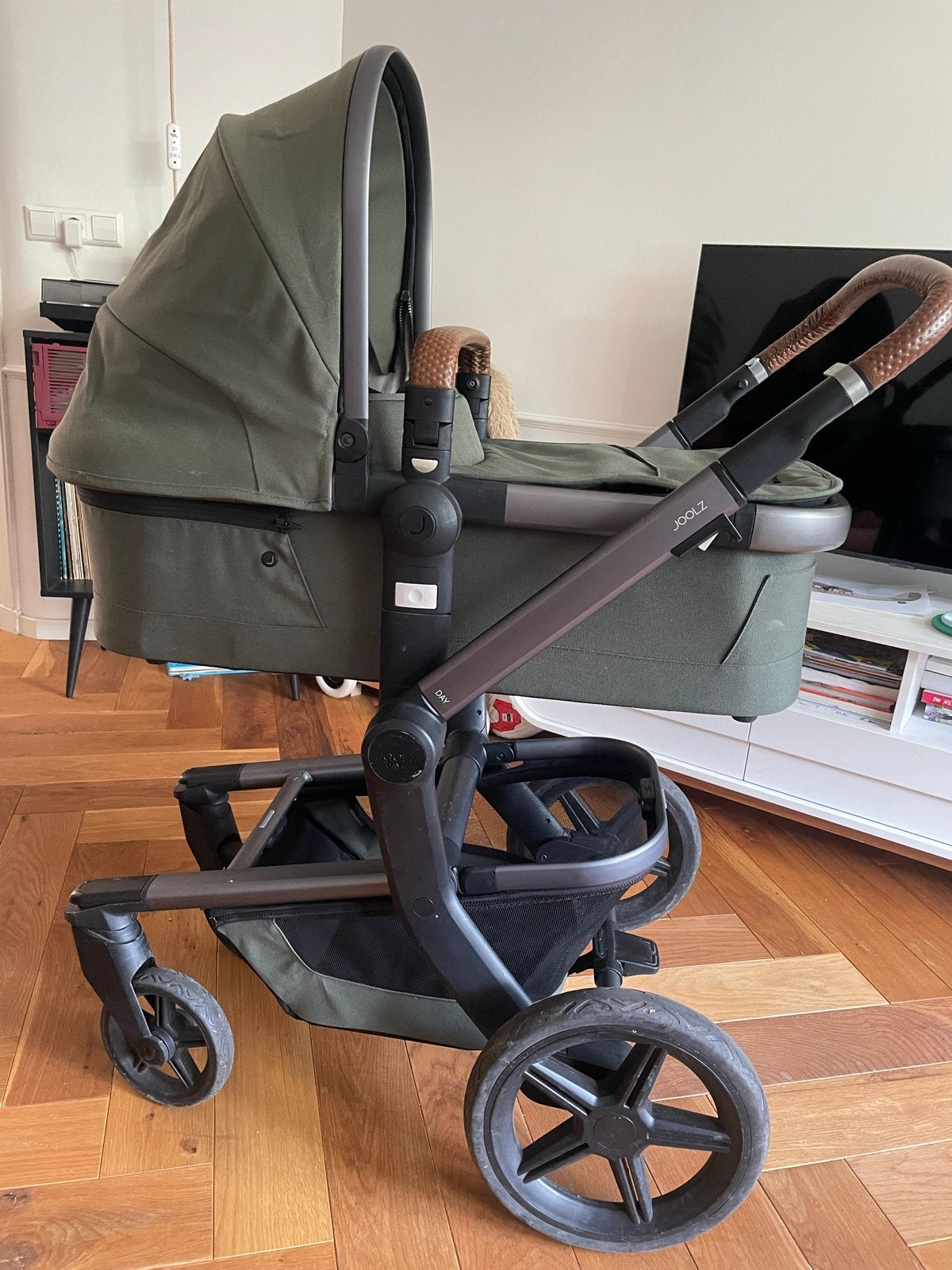 Joolz Day+ kinderwagen Forest Green met donker frame, Gebruikt, Combiwagen, Met reiswieg, Ophalen