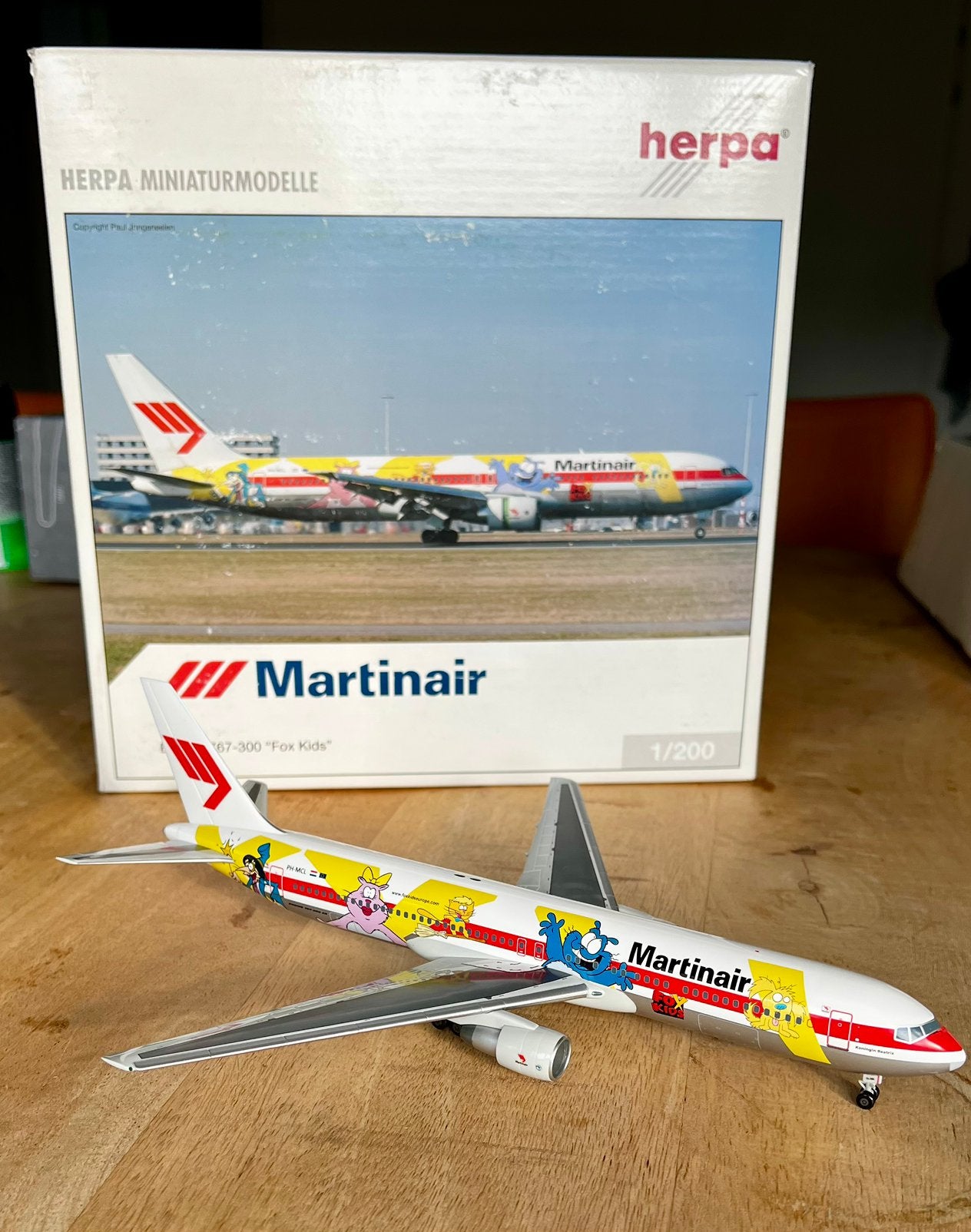 Herpa 1/200 Boeing 767-300 Martinair “Fox Kids”, Ophalen of Verzenden, Zo goed als nieuw, Schaalmodel