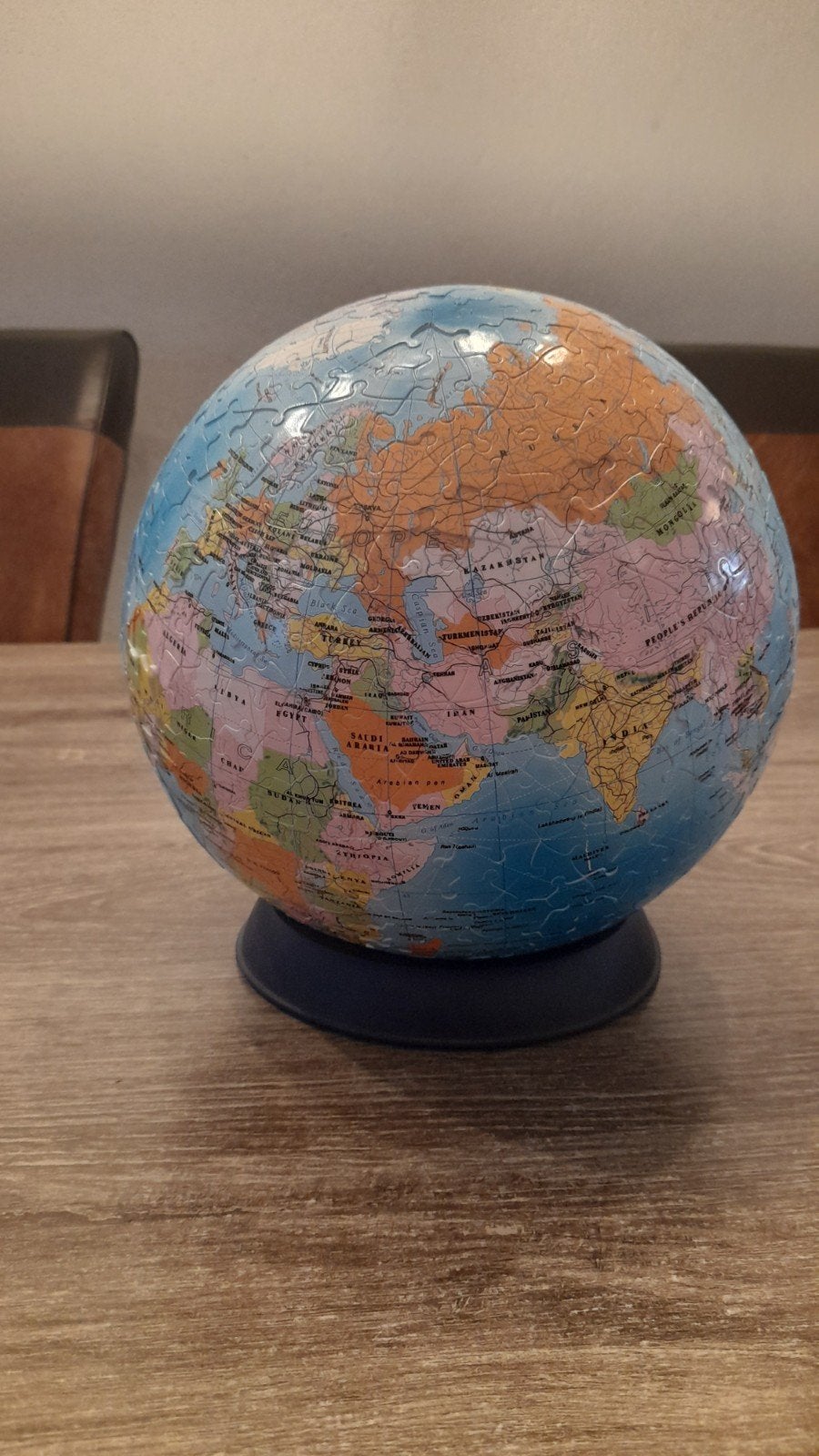 Ravensburger puzzel wereldbol globe puzzleball 3D, Ophalen of Verzenden, Minder dan 500 stukjes, Zo goed als nieuw, Rubik's of 3D-puzzel