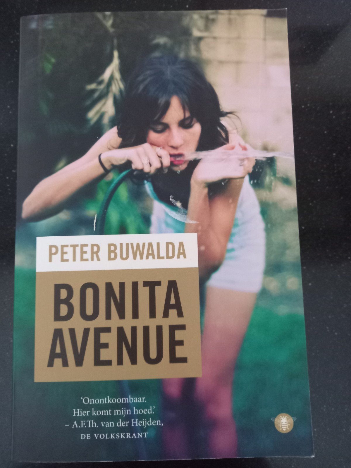 Peter Buwalda - Bonita Avenue 8, Ophalen of Verzenden, Zo goed als nieuw, Peter Buwalda