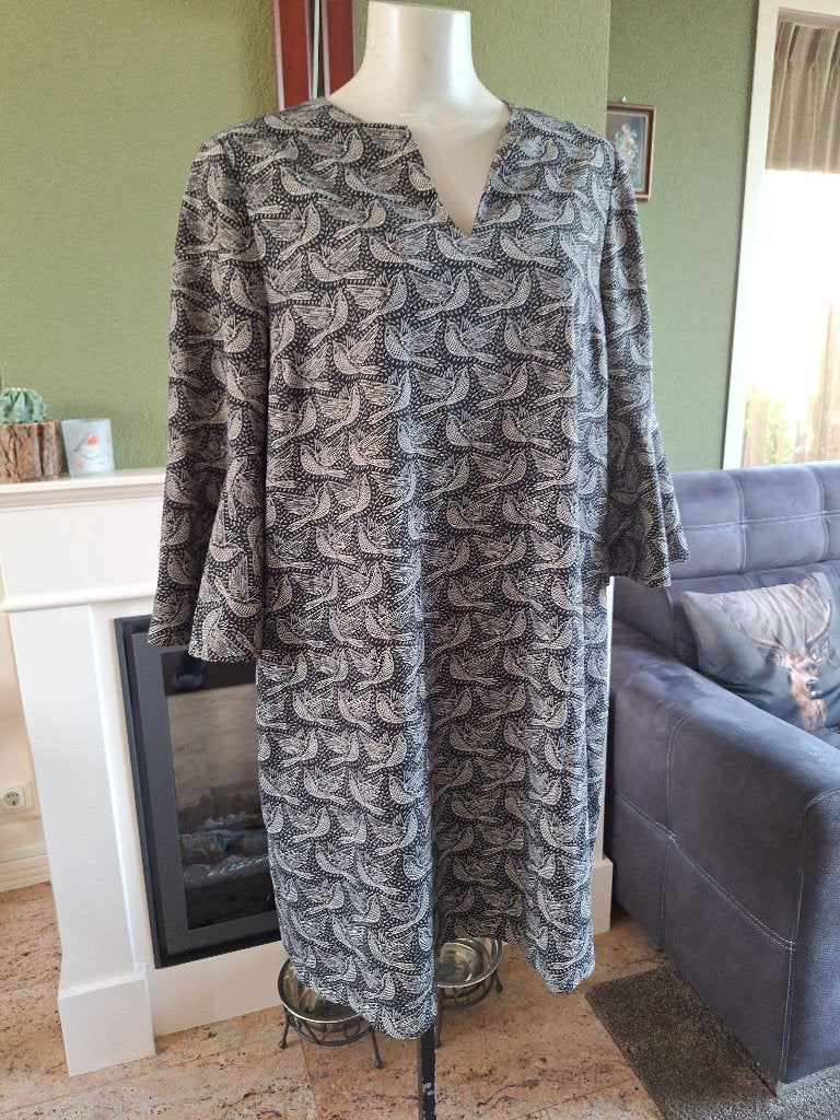 Essentiel Antwerp zwarte crème vogel jurk 40, Maat 38/40 (M), Verzenden, Zwart, Zo goed als nieuw