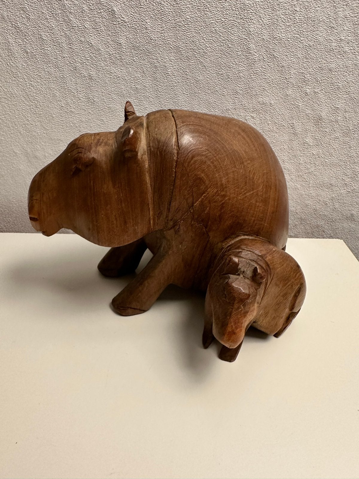 Houten Nijlpaard Beeld met Jong - Handgesneden, Ophalen of Verzenden, 20 - 50 cm, Beeld, Hout