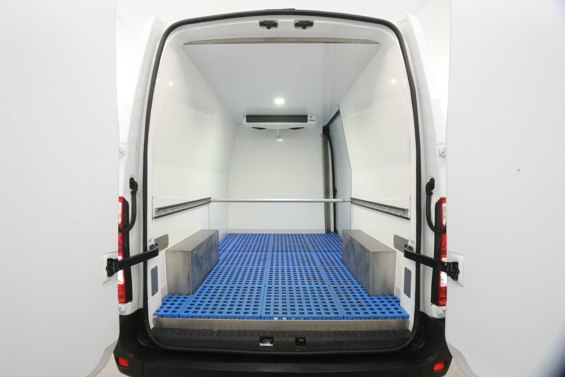 Renault Master 2.3 dCi L2H2 | Koelwagen 0° | Airco | Camera, Voorwielaandrijving, Gebruikt, Euro 6, 4 cilinders