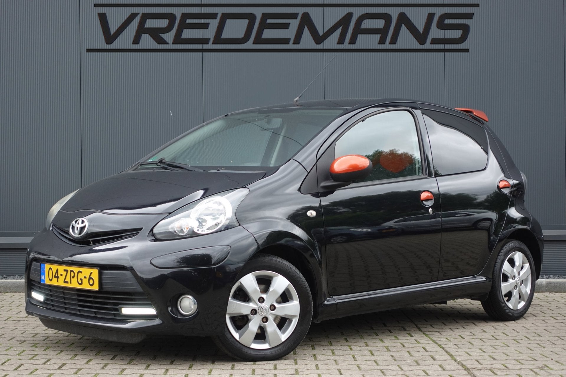 Toyota Aygo 1.0 VVT-i Dynamic Orange Automaat!, Euro 5, Stof, Gebruikt, 4 stoelen
