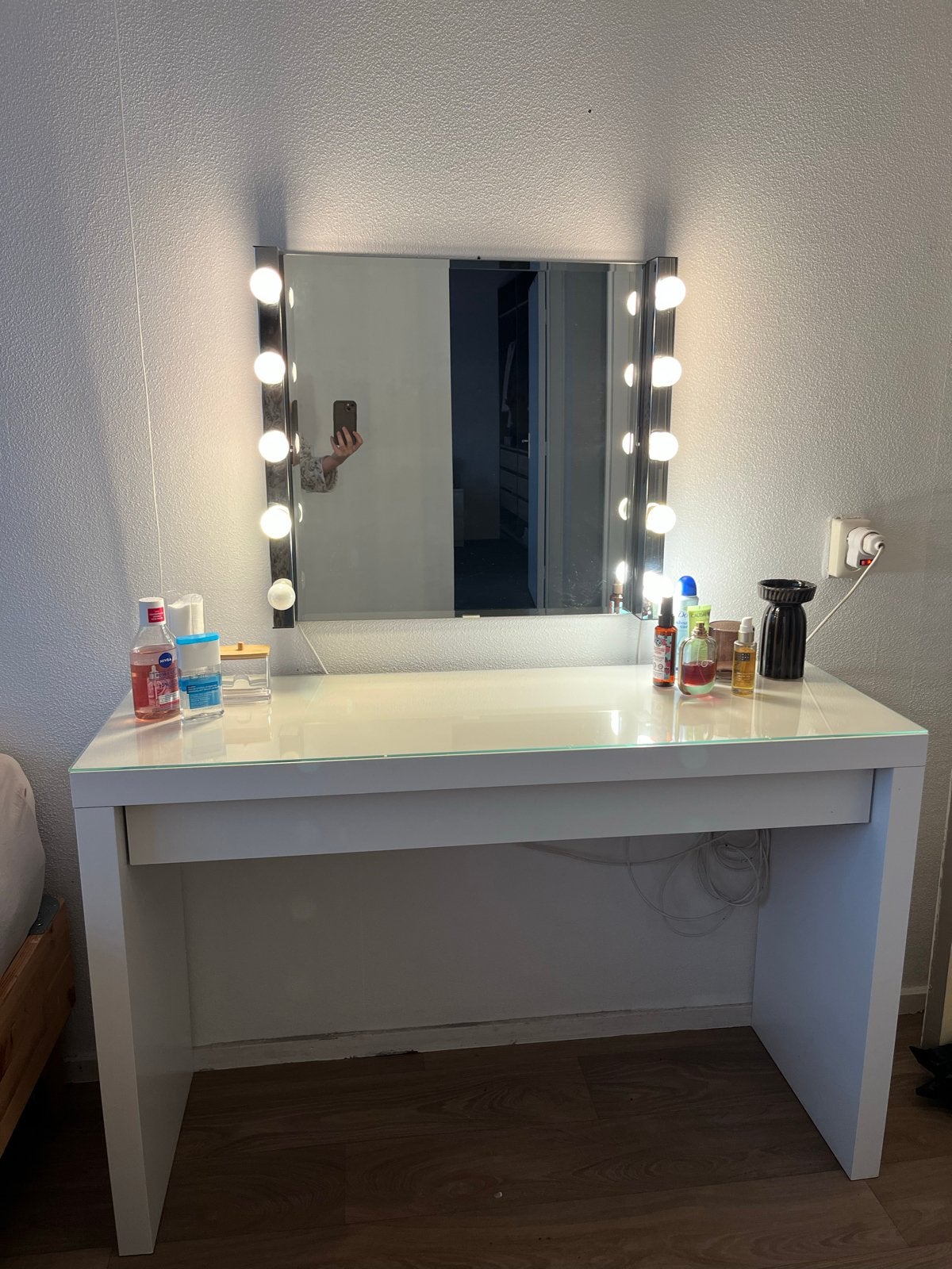 Witte kaptafel met LED spiegel en poef – complete set, Ophalen, 100 tot 150 cm, Zo goed als nieuw, Minder dan 100 cm