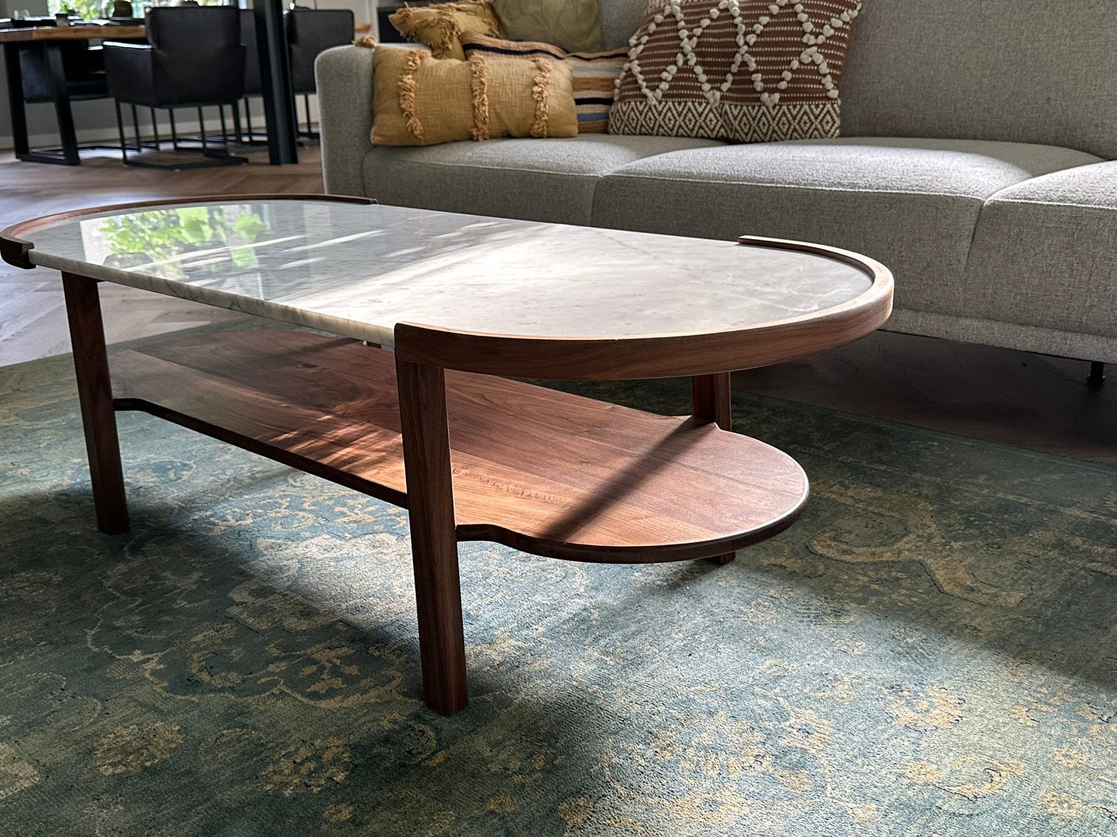 Maatwerk walnoot en marmer salontafel, Ophalen of Verzenden, Zo goed als nieuw, Rond, 50 tot 100 cm