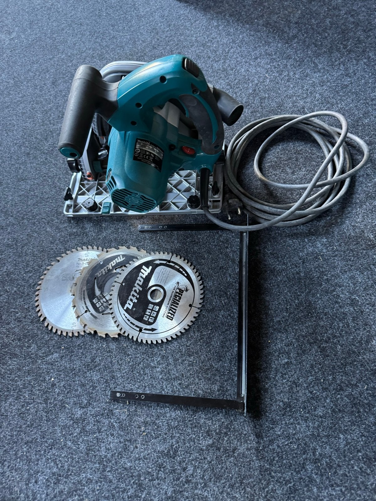 Makita invalzaag SP6000 met 3 zaagbladen en zijgeleider, Doe-het-zelf en Verbouw, Ophalen, Invalzaag, Zo goed als nieuw, 30 tot 70 mm