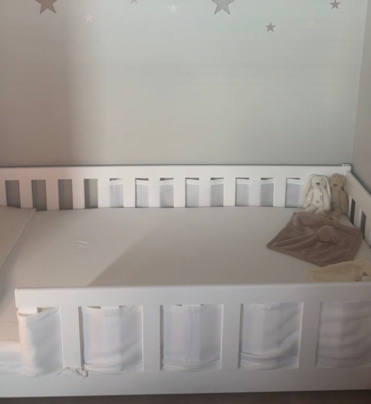 Vloerbed voor kinderen - veilig en comfortabel, Kinderen en Baby's, Kinderkamer | Bedden, Ophalen, 85 tot 100 cm, Nieuw, Lattenbodem