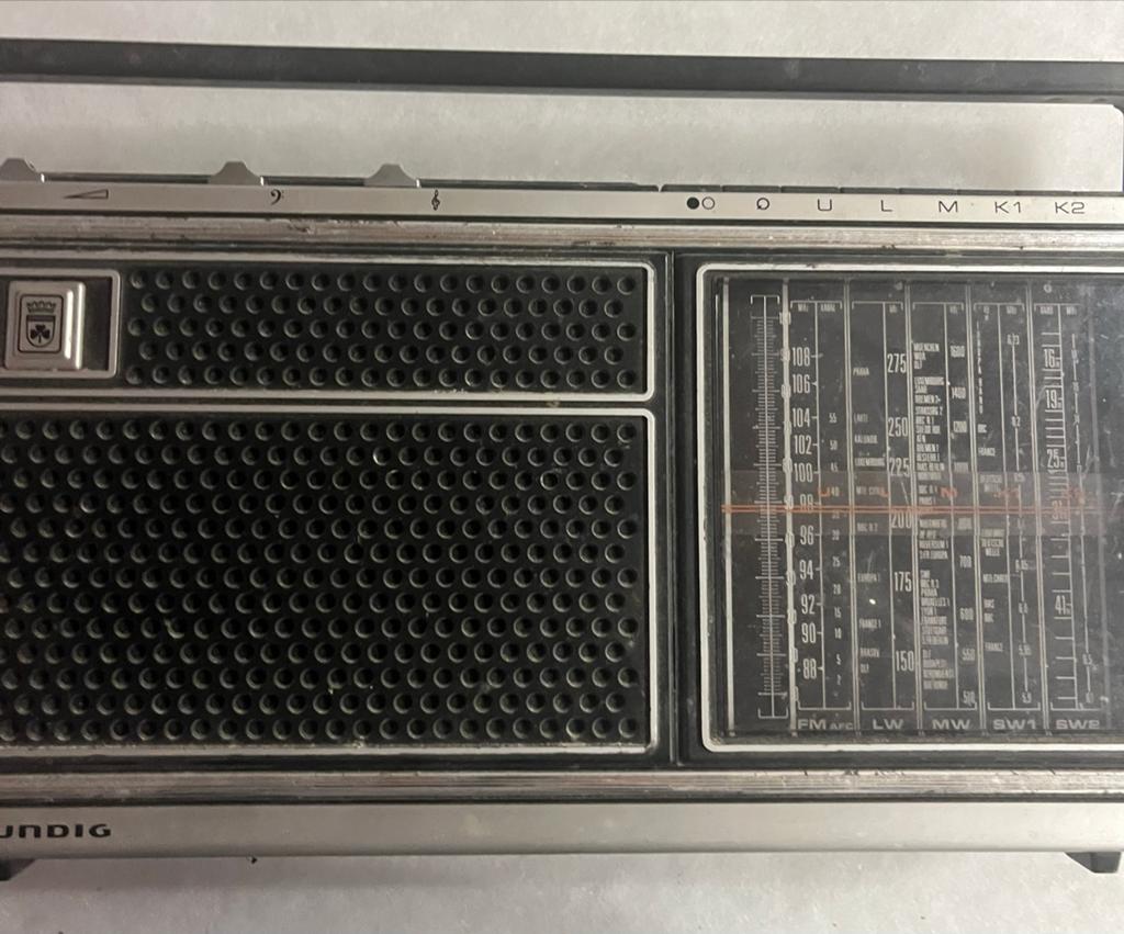 DRAAGBARE GRUNDIG VINTAGE RADIO, Ophalen of Verzenden, Gebruikt, Radio