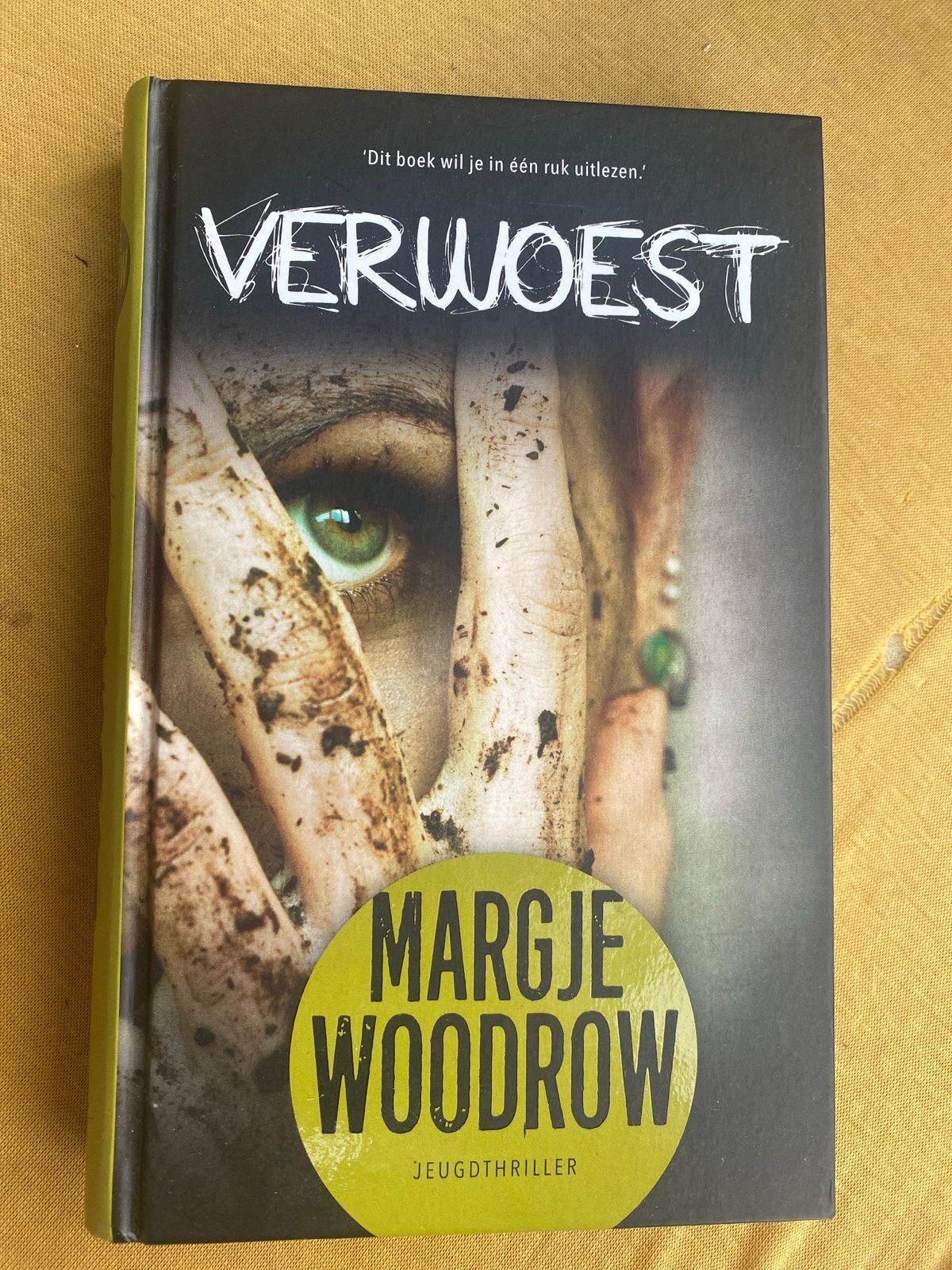 Verwoest - Margje Woodrow, Ophalen of Verzenden, Zo goed als nieuw, Nederland