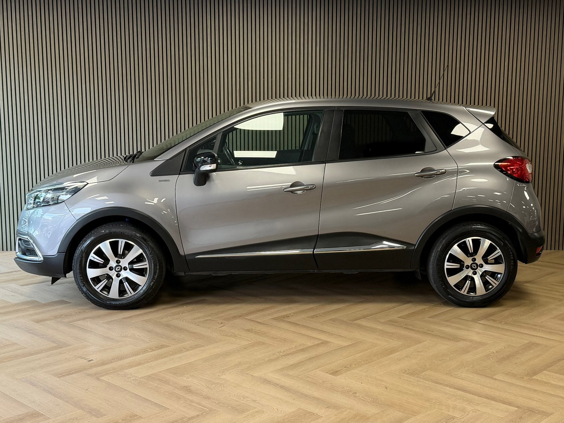Renault Captur 0.9 TCe Authentique LIMITED LPG G3 TREKHAAK N, 898 cc, Stof, Euro 6, Met garantie (alle)