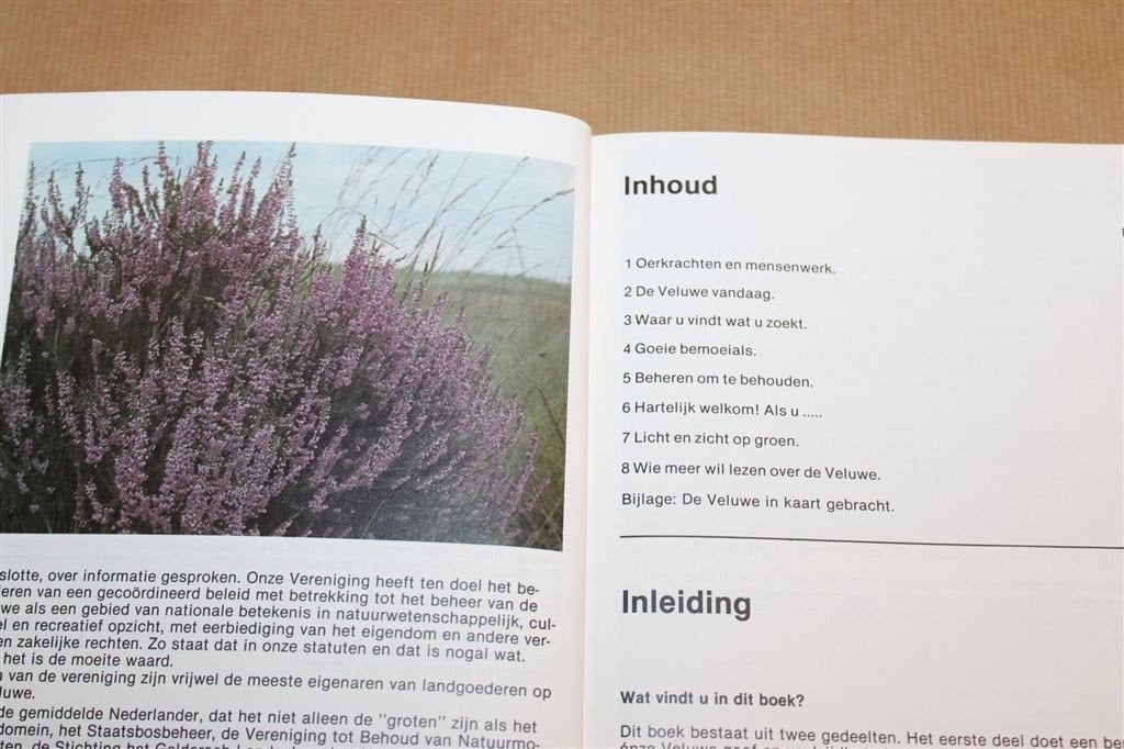 Zicht op de Veluwe — Natuurgids met Uitvouwbare Kaart 1983, Ophalen of Verzenden, Gelezen