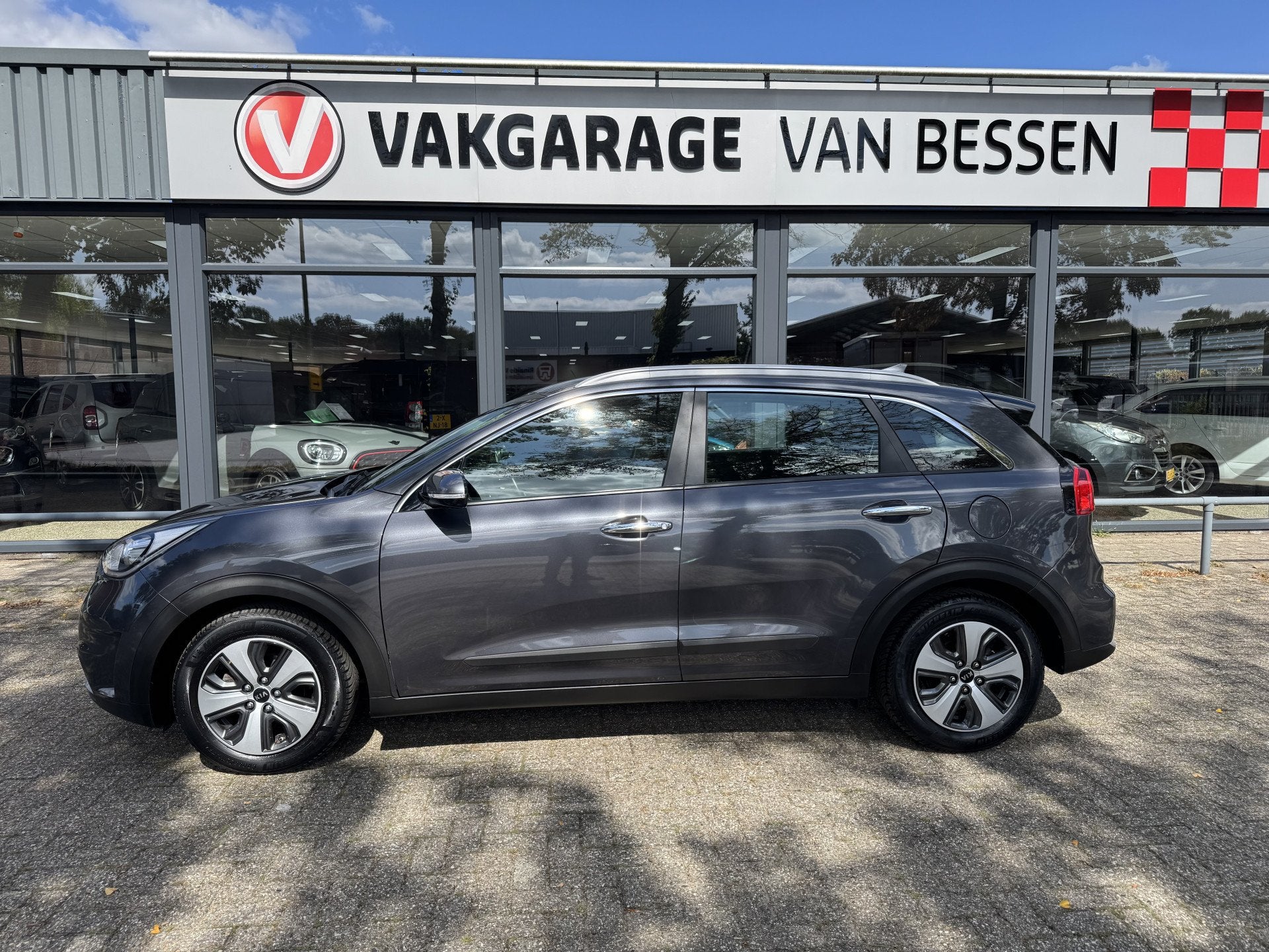 Kia Niro 1.6 GDi Hybrid First Edition AUTOMAAT-CAMERA-CRUISE, Auto's, Kia, Stof, Gebruikt, Parkeersensor, Origineel Nederlands