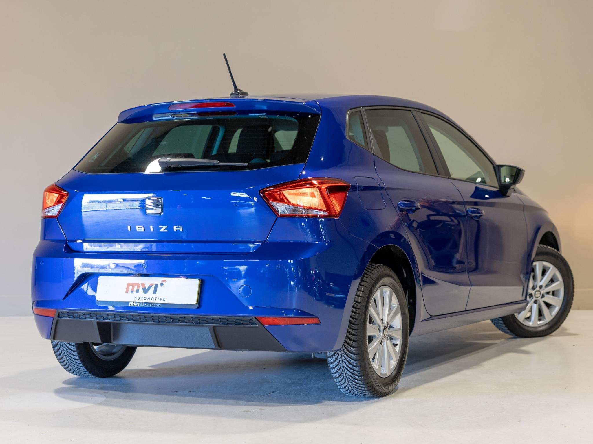 SEAT Ibiza 1.0 TSI Style Business Intense / 95pk / Achteruit, Voorwielaandrijving, Stof, 95 pk, Met garantie (alle)