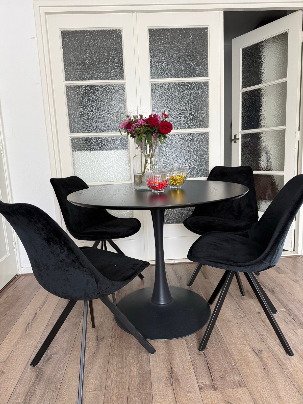 Eettafel met 3 stoelen (1 stoel zitting kapot), Ophalen, Gebruikt, Rond, Drie personen