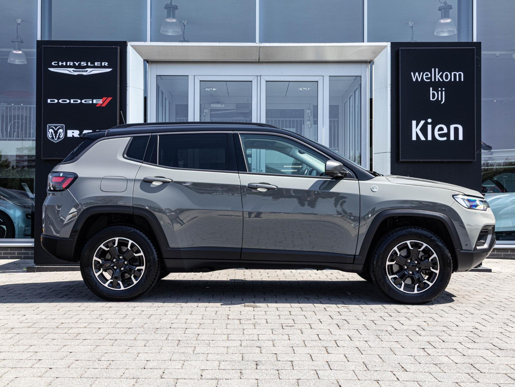 Jeep Compass 4xe 240 Plug-in Hybrid Electric Trailhawk, Automaat, Automatische klimaatregeling, 4 cilinders, Leder en Stof