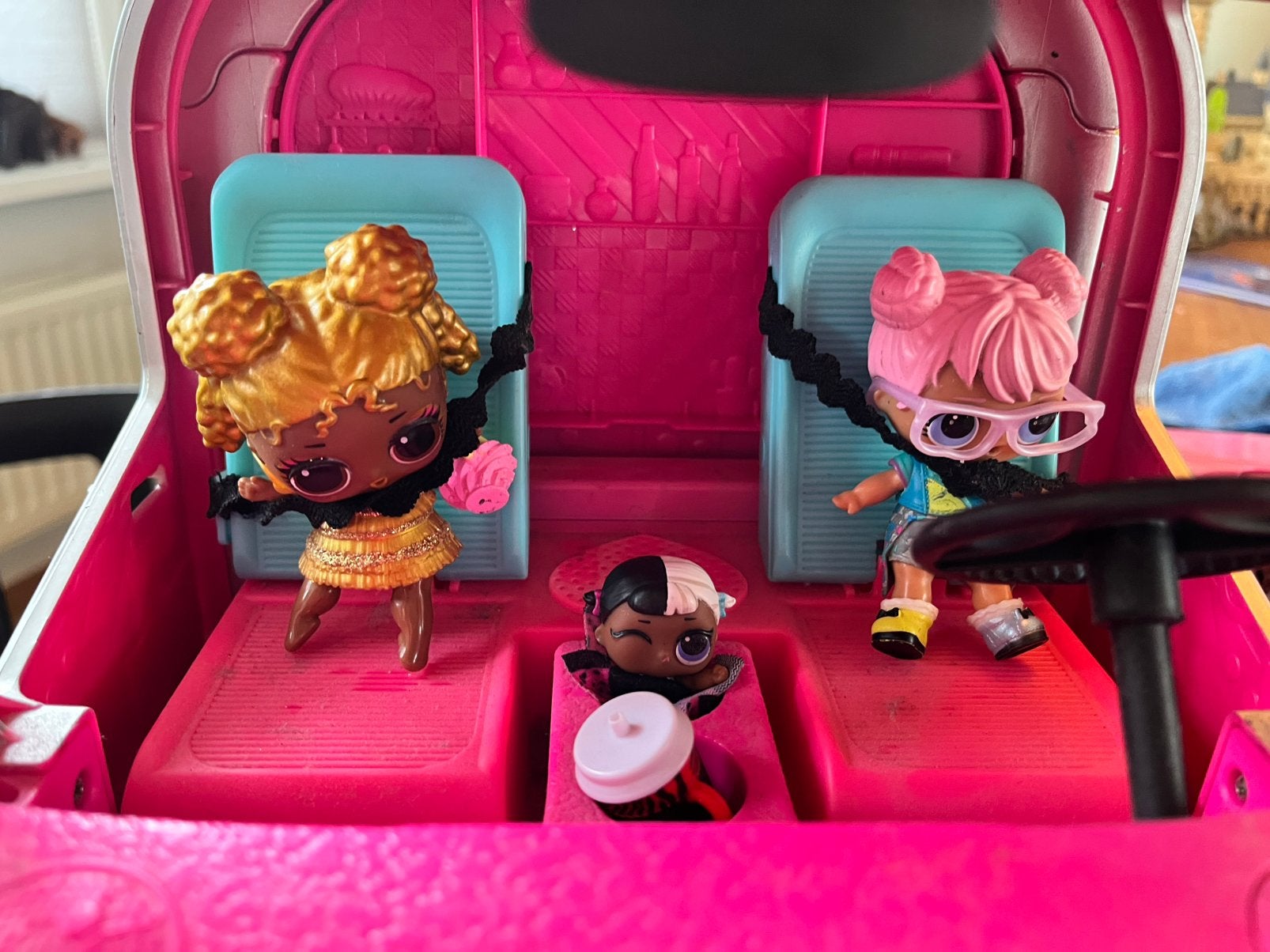 Lol auto en clamper roze plusheel veel poppetjes en meudels, Ophalen of Verzenden, Zo goed als nieuw, Poppenhuis