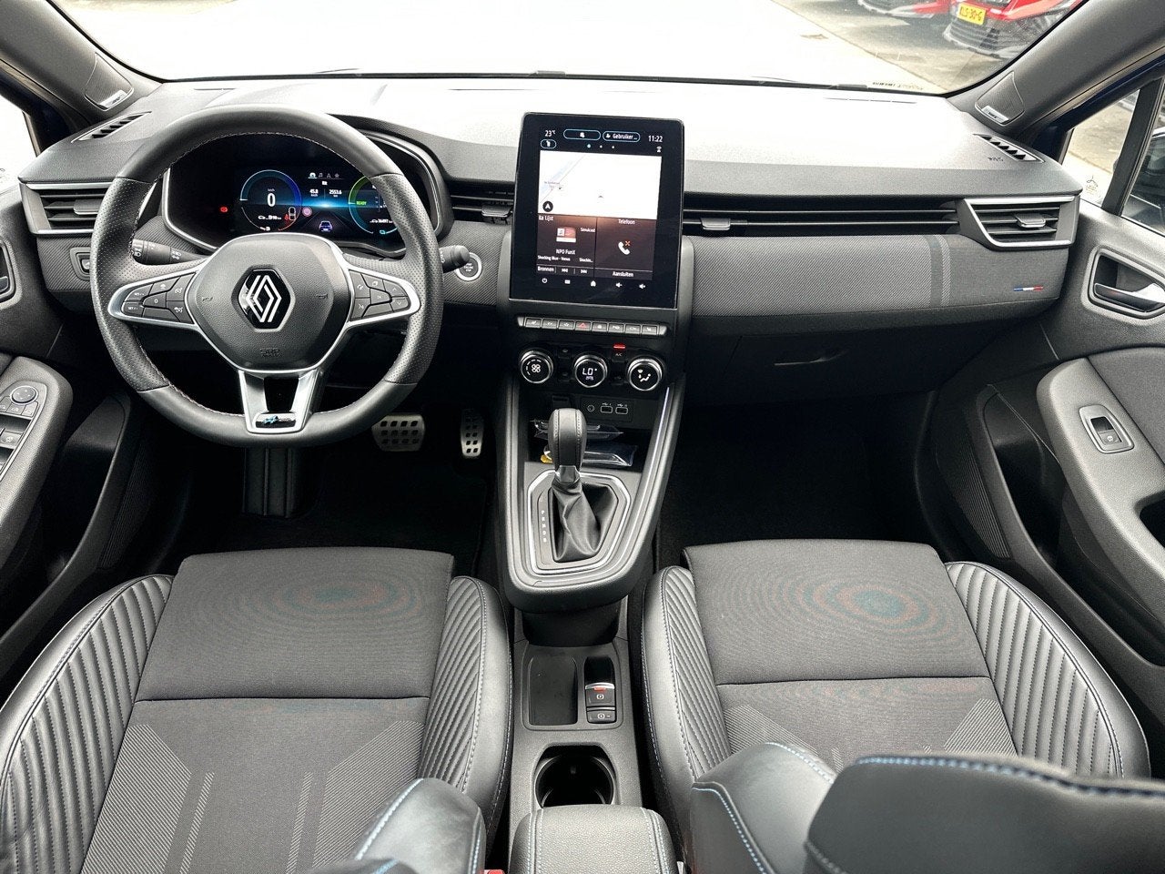 Renault Clio 1.6 E-Tech Full Hybrid 145 esprit Alpine ADAPT, Gebruikt, Zwart, 4 cilinders, Blauw