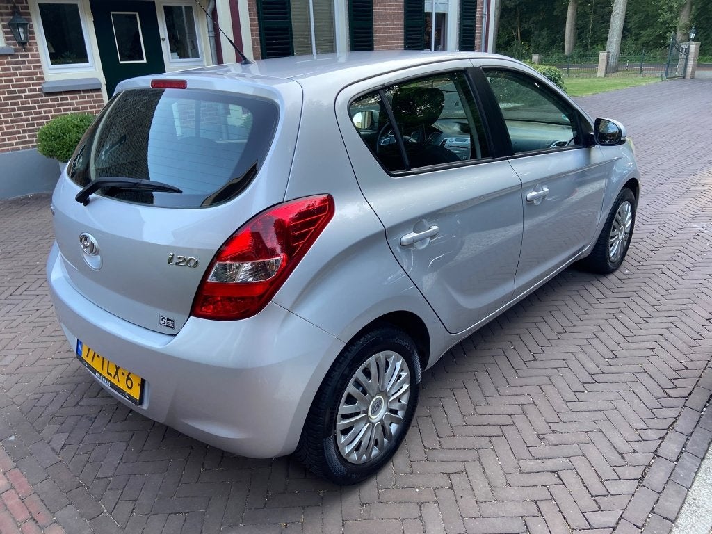 Hyundai i20 1.2i 5-deurs Plus Clima, Bluetooth NL-auto!, Auto's, Euro 5, Gebruikt, 31 €/maand, 4 cilinders