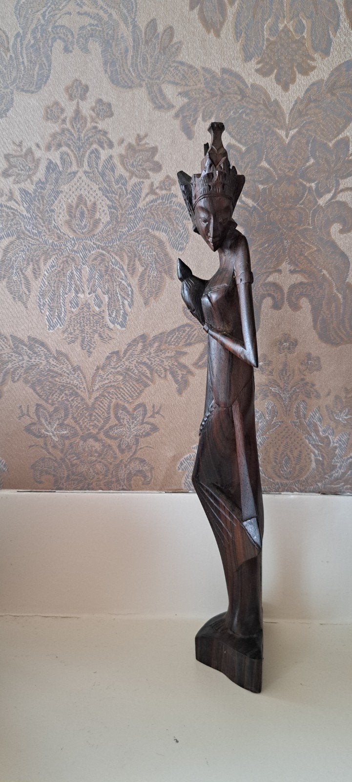 Handgesneden Balinees houten beeld van een vrouw, Ophalen of Verzenden, Handgemaakt, 20 - 50 cm, Beeld