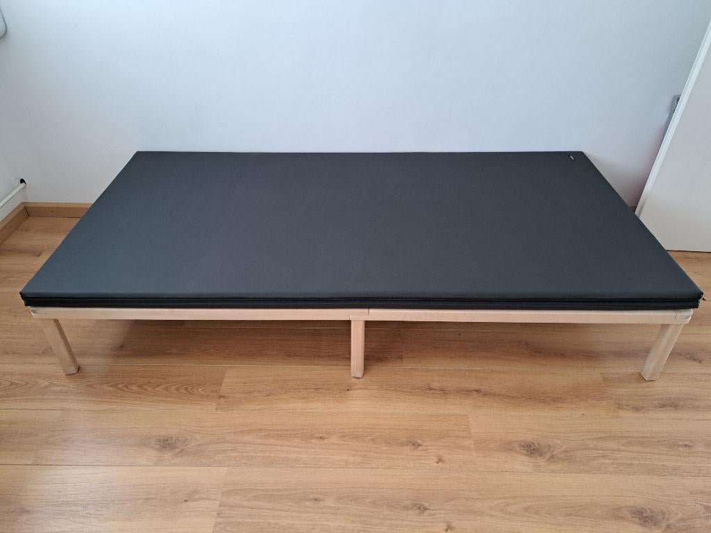 Shiatsu mat en onderstel, Ophalen, Zo goed als nieuw, Massagetafel