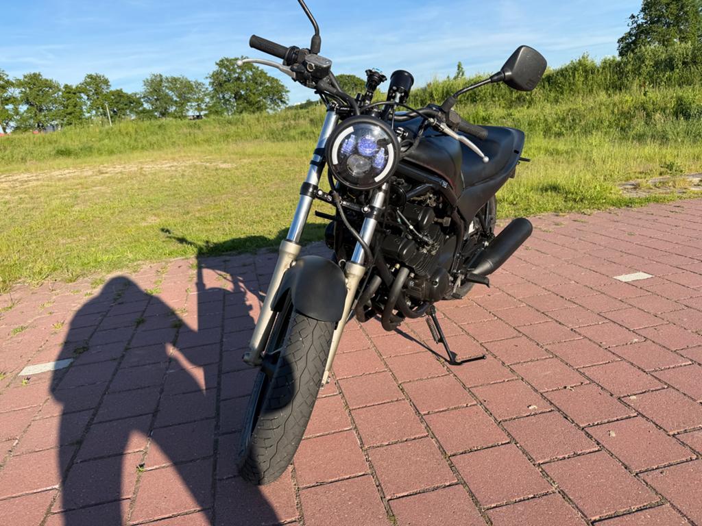 Yamaha XJ600 Naked Bike zwart helemaal klaar voor veel km’s!, 4 cilinders, Gebruikt, Particulier, Meer dan 35 kW