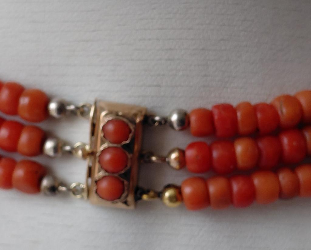 prachtig bloedkoraal collier - drie strengen, Ophalen of Verzenden, Overige materialen, Ketting, Met edelsteen