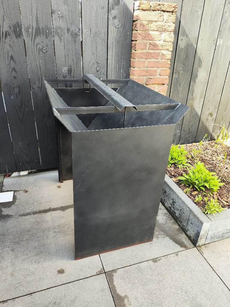 Industriële stalen vuurkorf / vuurzuil evt. BBQ, Ophalen, Zo goed als nieuw
