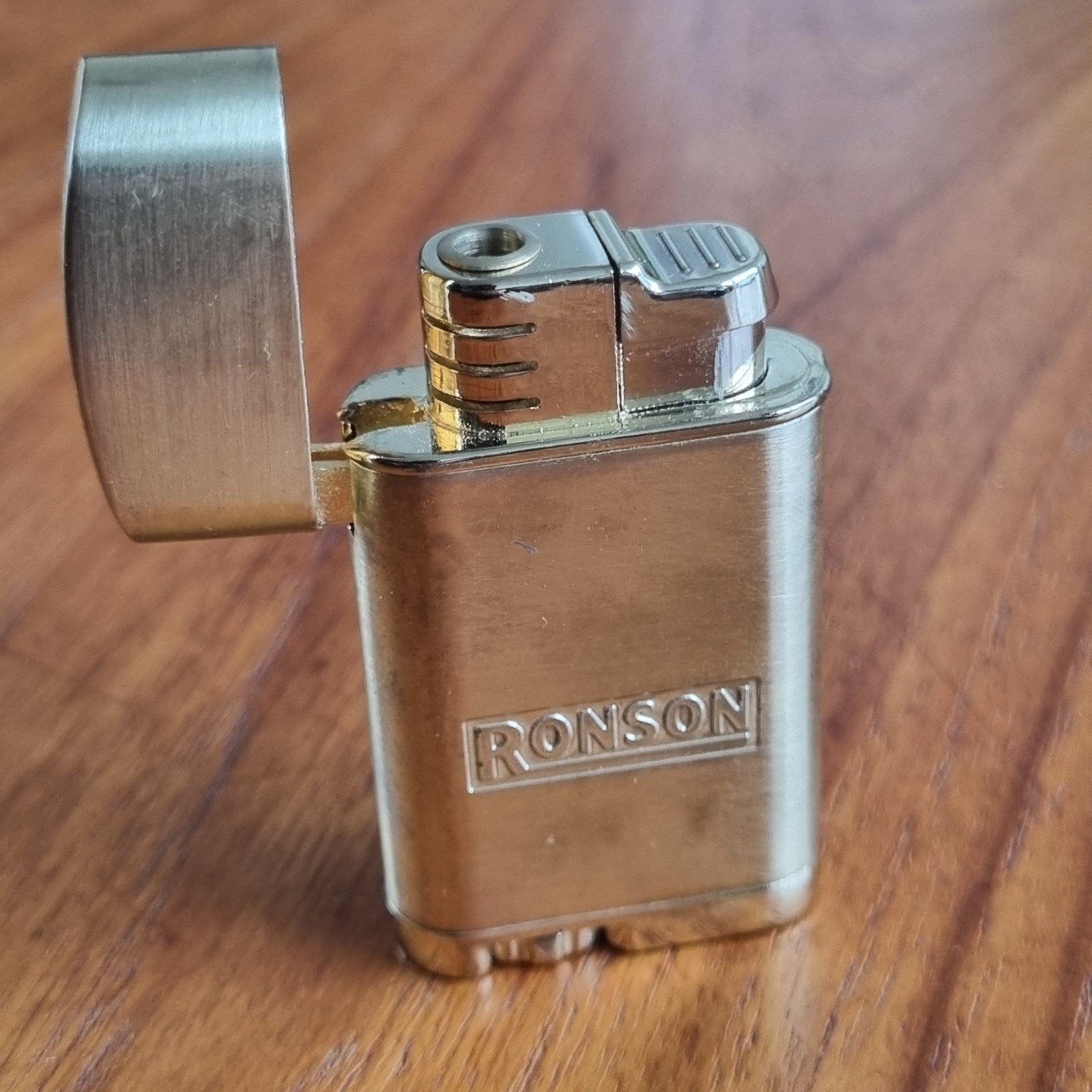 Vintage Ronson aansteker - Goudkleurig, Verzamelen, Ophalen of Verzenden, Gebruikt, Aansteker