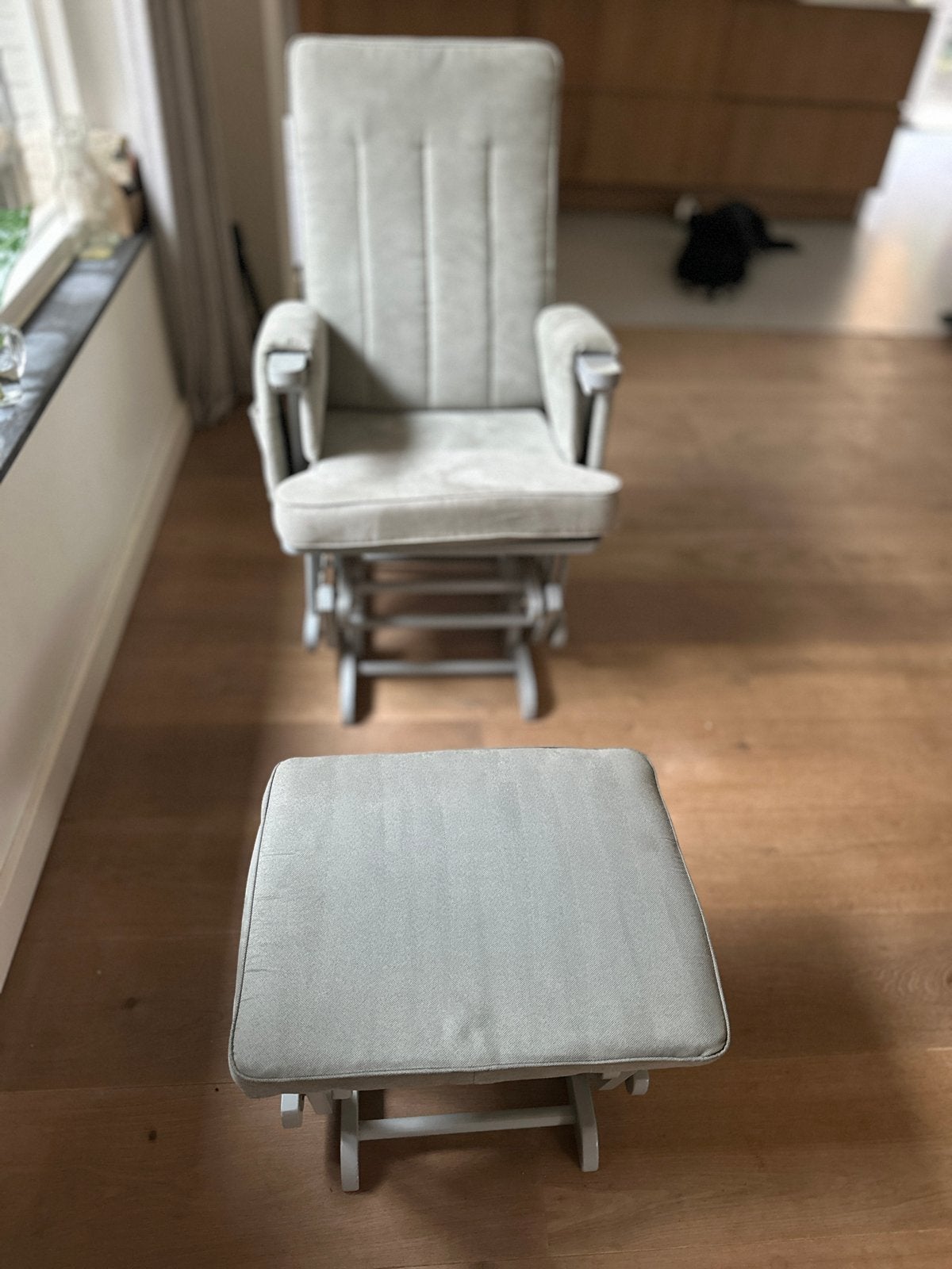 Schommelstoel met voetenbankje voor babykamer, Ophalen, Gebruikt, Stoel(en)