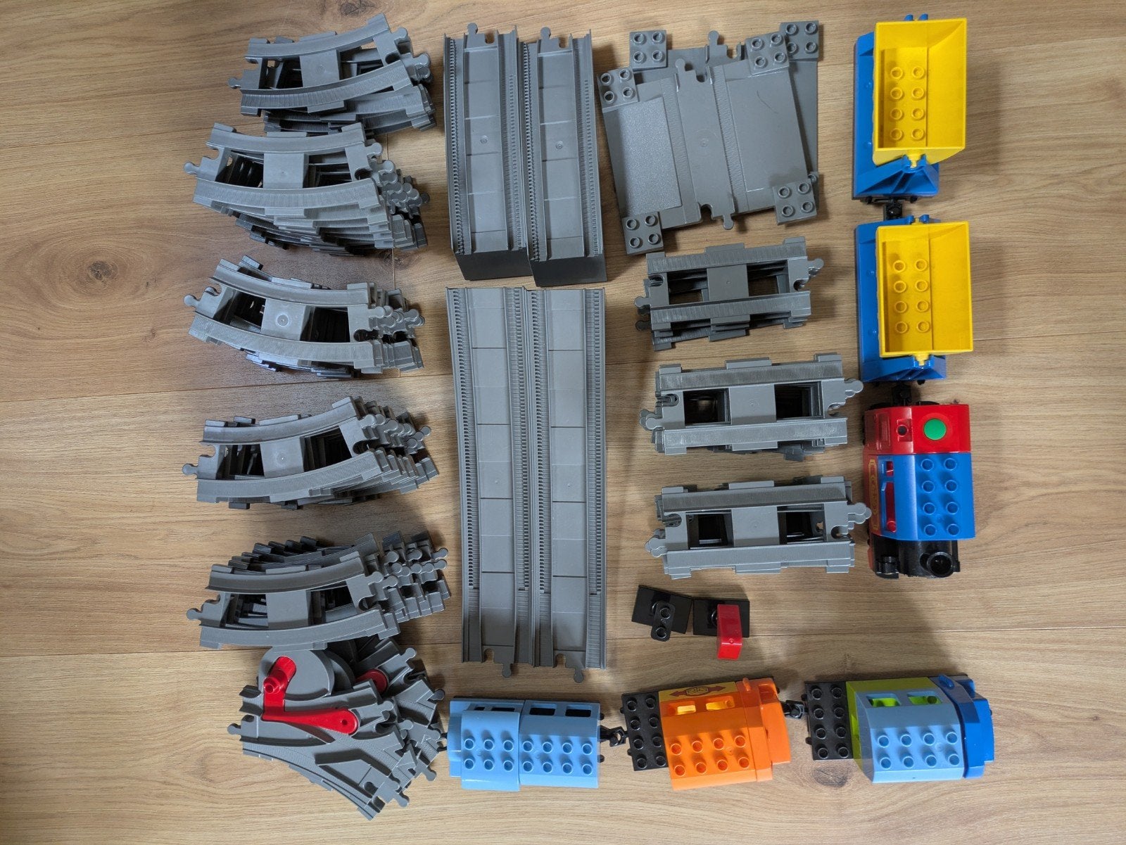 Lego Duplo elektrische trein met veel rails, wissels en brug, Ophalen of Verzenden, Gebruikt, Duplo