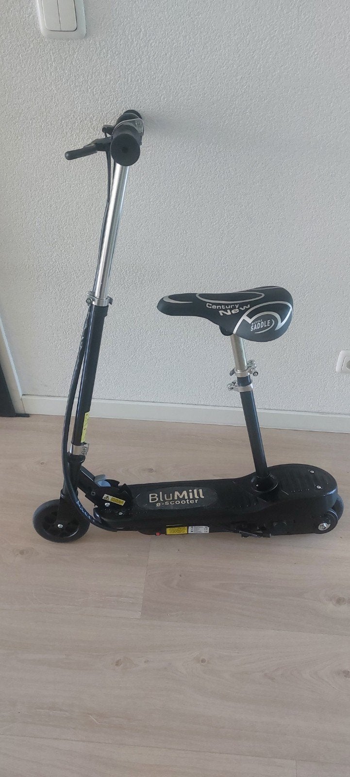 BluMill E-scooter met zadel - Elektrische step, Fietsen en Brommers, Steps, Ophalen, Gebruikt, Elektrische step (E-scooter), BluMill